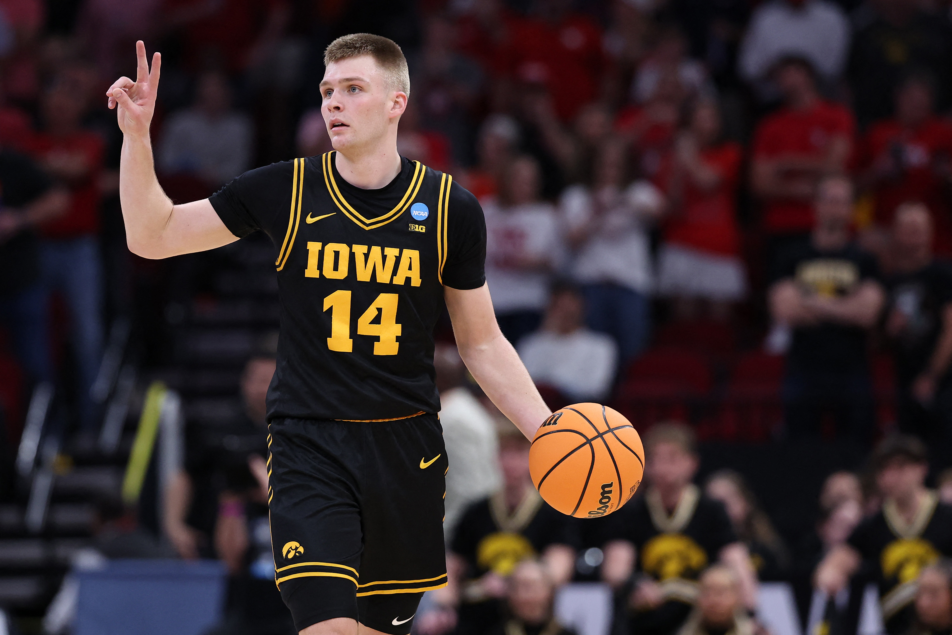  Iowa Hawkeyes guard Bennett Stirtz dribbles the ball as we make our best Iowa vs. Illinois prediction.