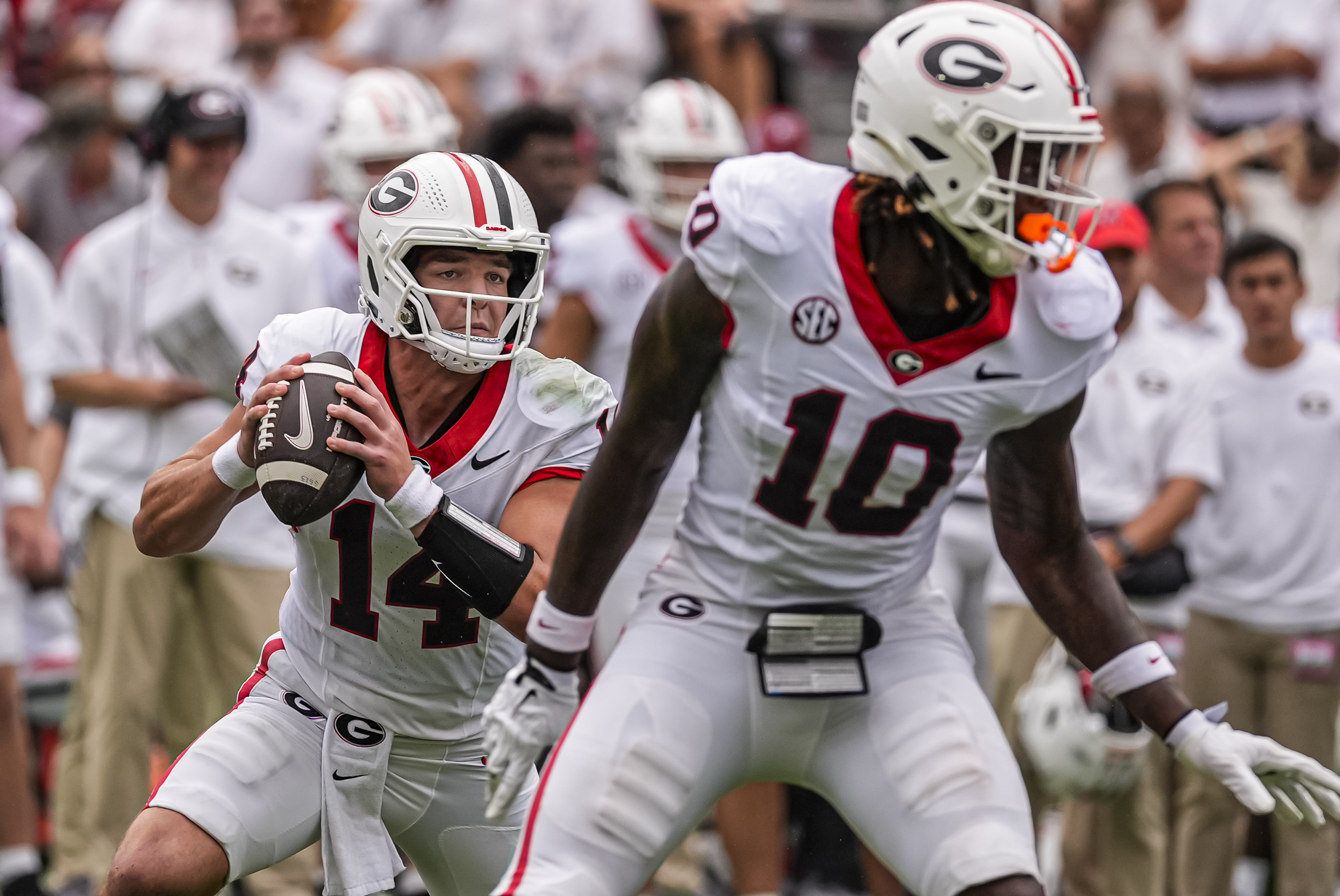 Georgia Bulldogs quarterback Gunner Stockton looks downfield as we make our best Georgia vs. Arkansas prediction