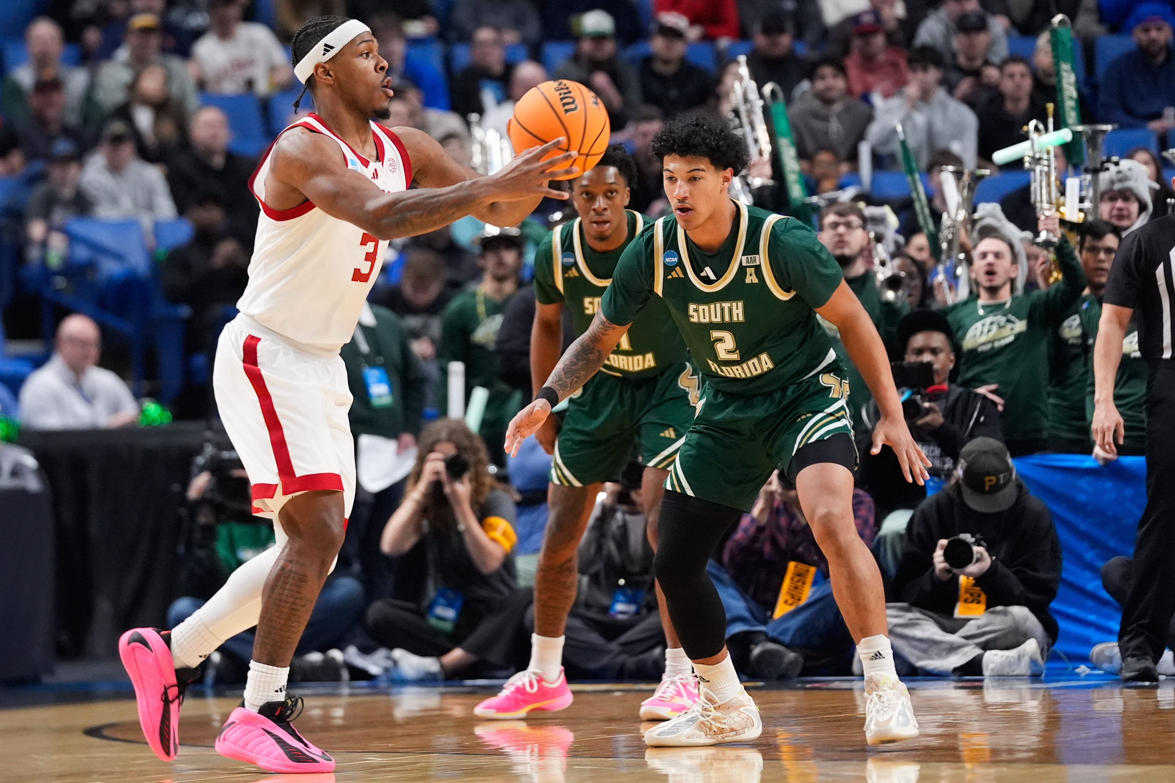 Ryan Conwell in action as we provide our Louisville vs. Michigan State prediction and parlay. 