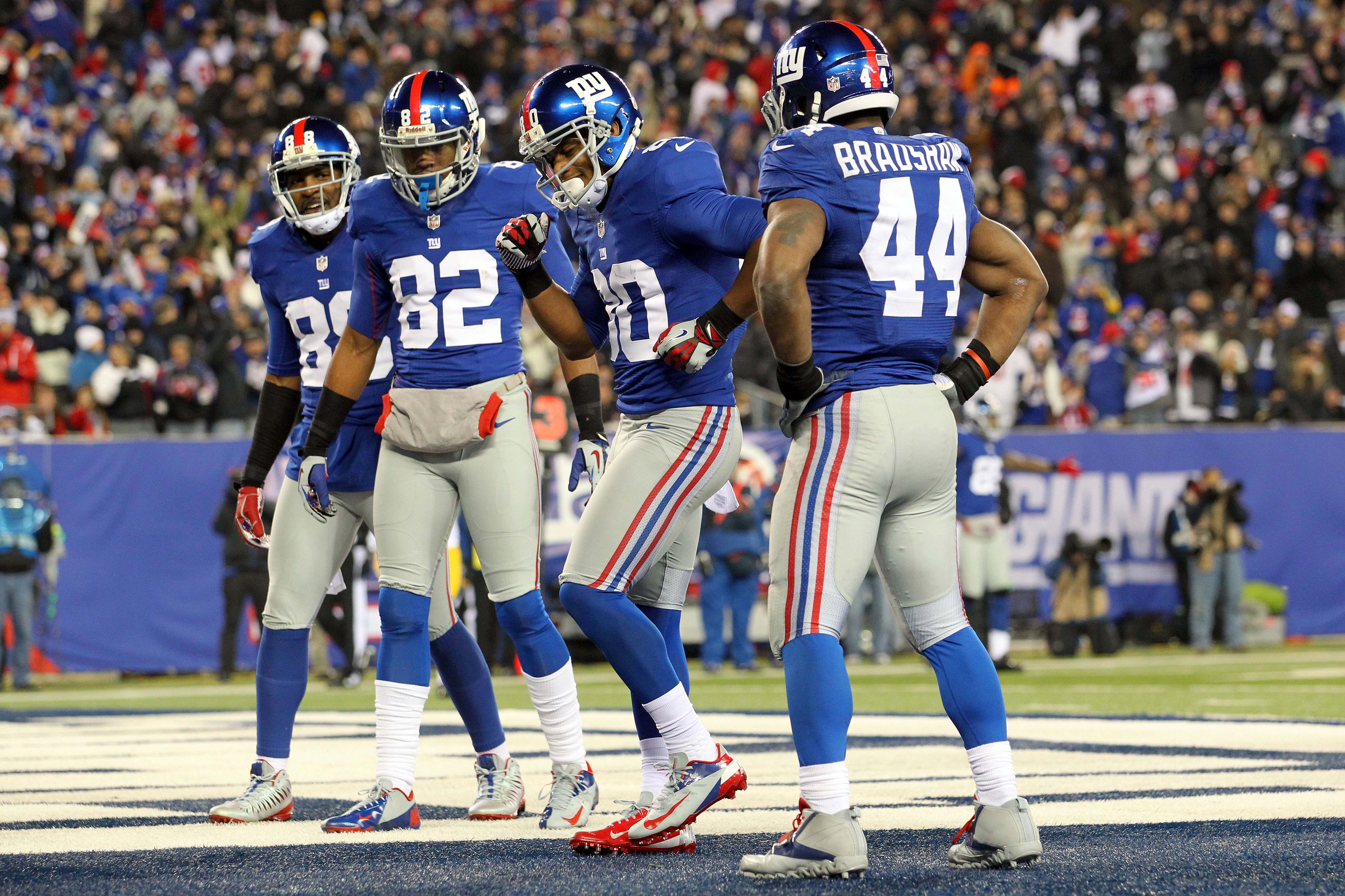 New York Giants wide receiver Victor Cruz (80), seen here dancing as his teammates watch, is featured in our 10 best Latino players in Super Bowl history.