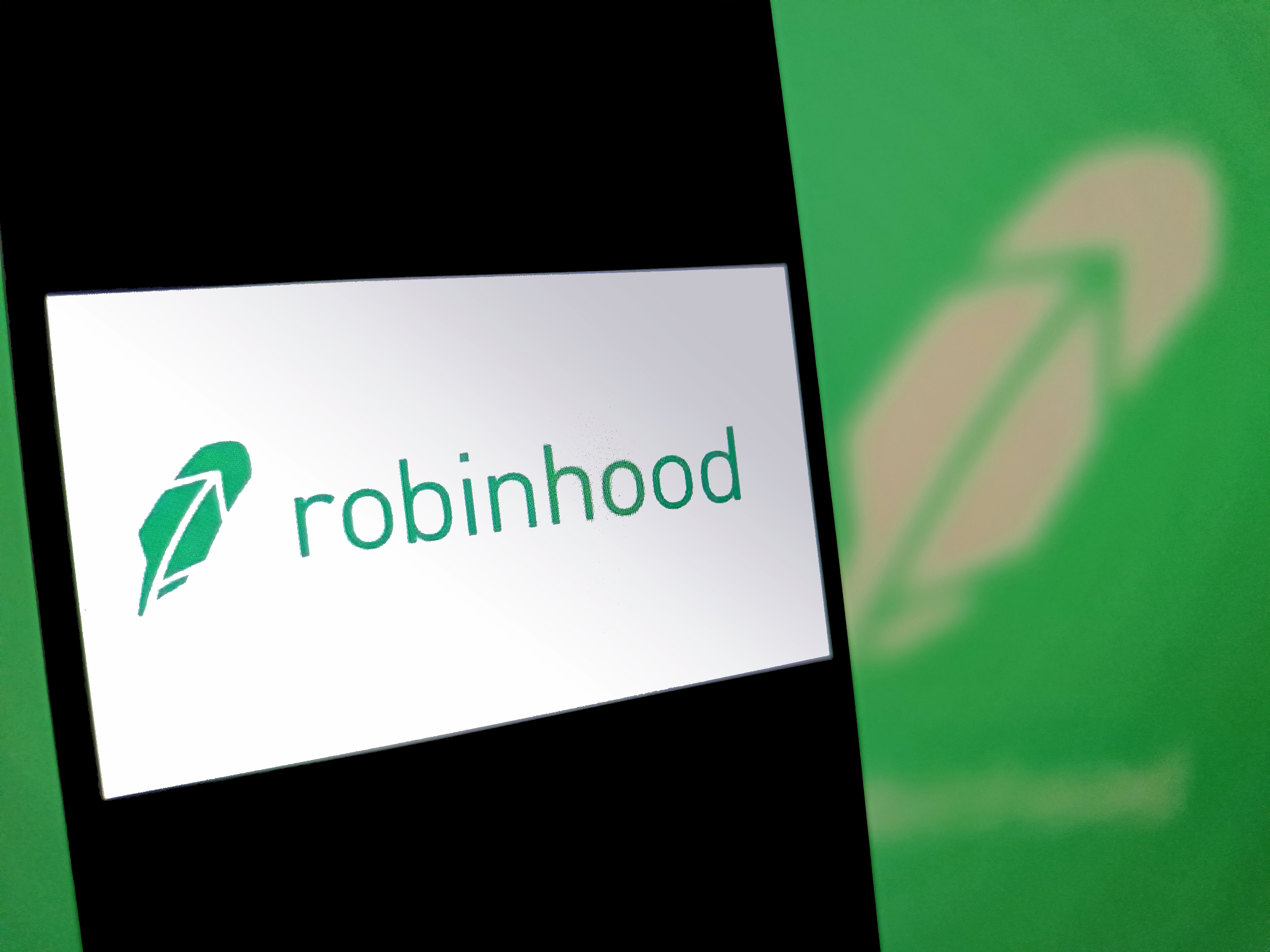 Massachusetts Challenges Robinhood in Ongoing Legal Dispute