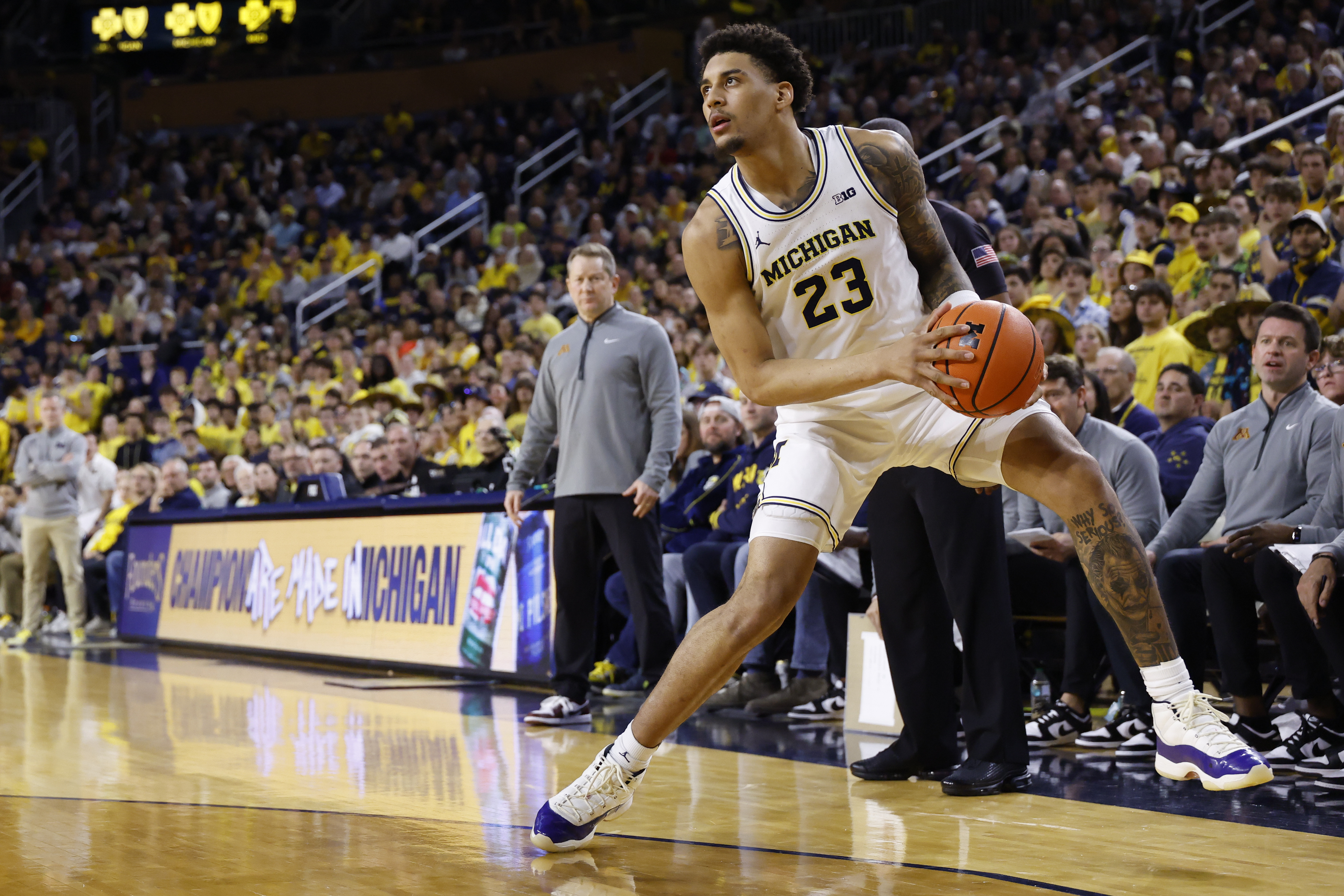 Michigan's Yaxel Lendeborg has the Wolverines atop the March Madness odds. 