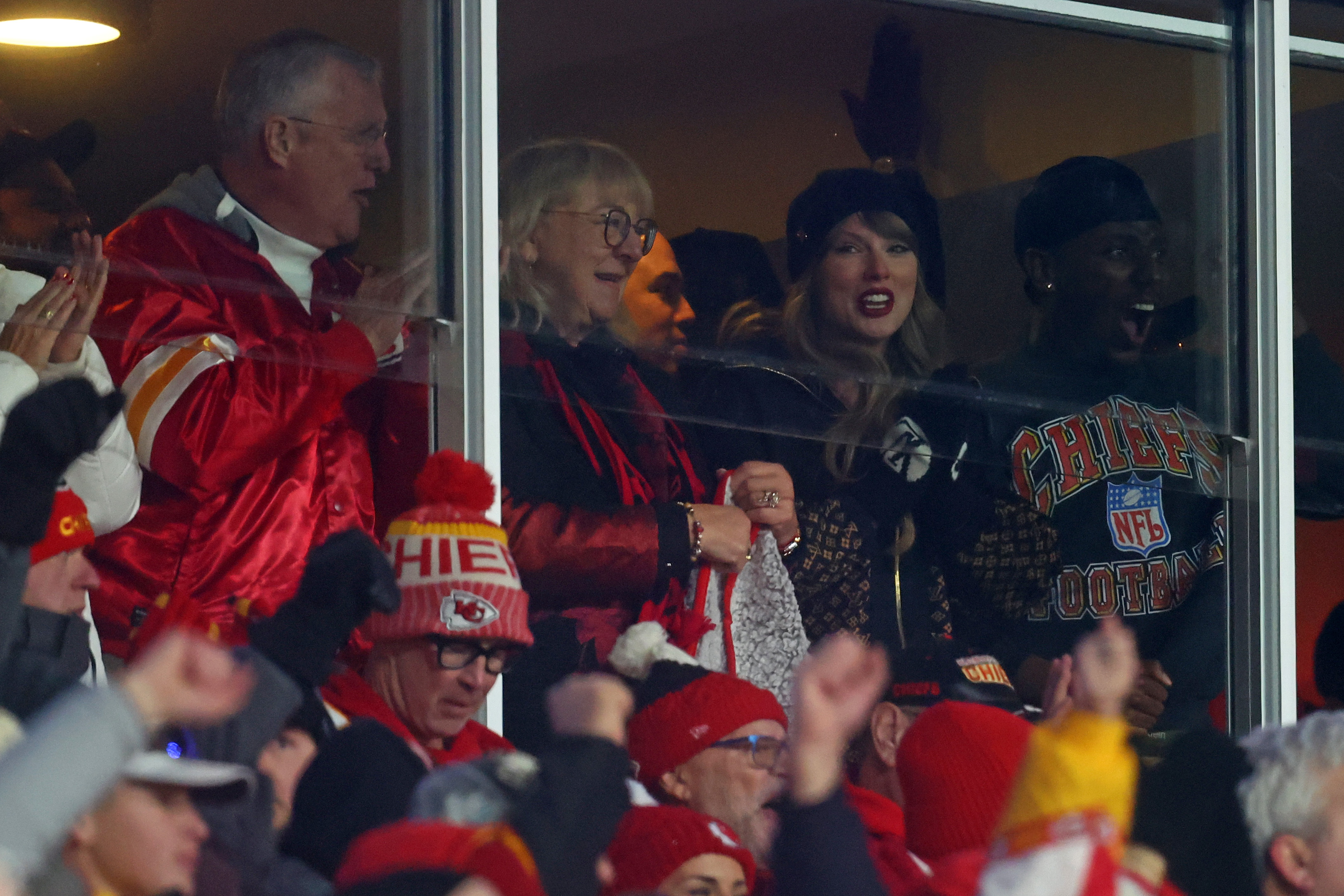 Taylor Swift Prop Bets for 2025 Super Bowl: Odds, Predictions for Kelce, Chiefs vs. Eagles