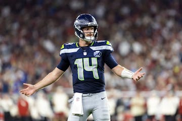 Texans vs. Seahawks Prediction, Picks & Odds: Monday Night Football Week 7