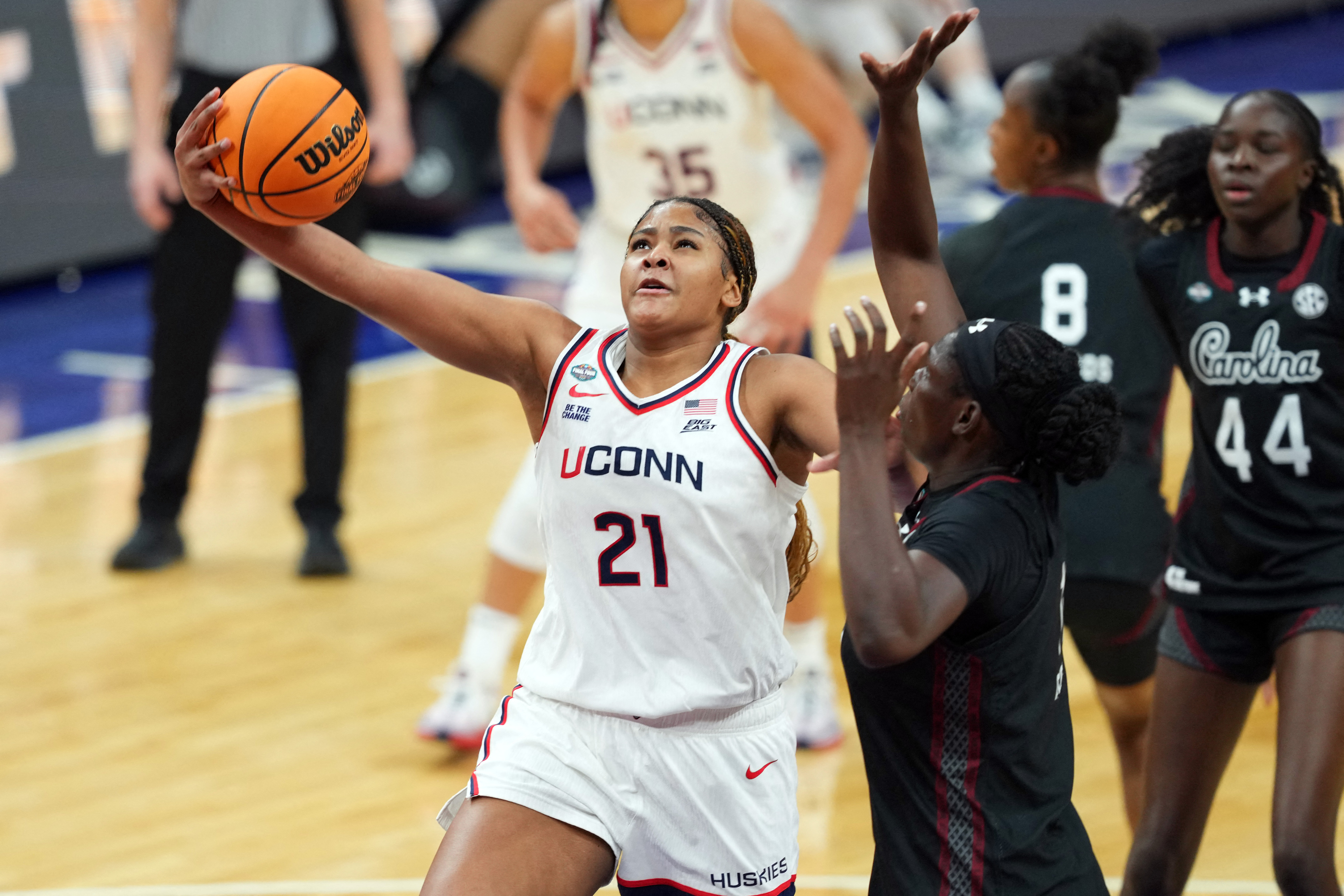 UConn's Sarah Strong (21) has the Huskies atop the women's March Madness odds for the 2027 NCAA Tournament. 