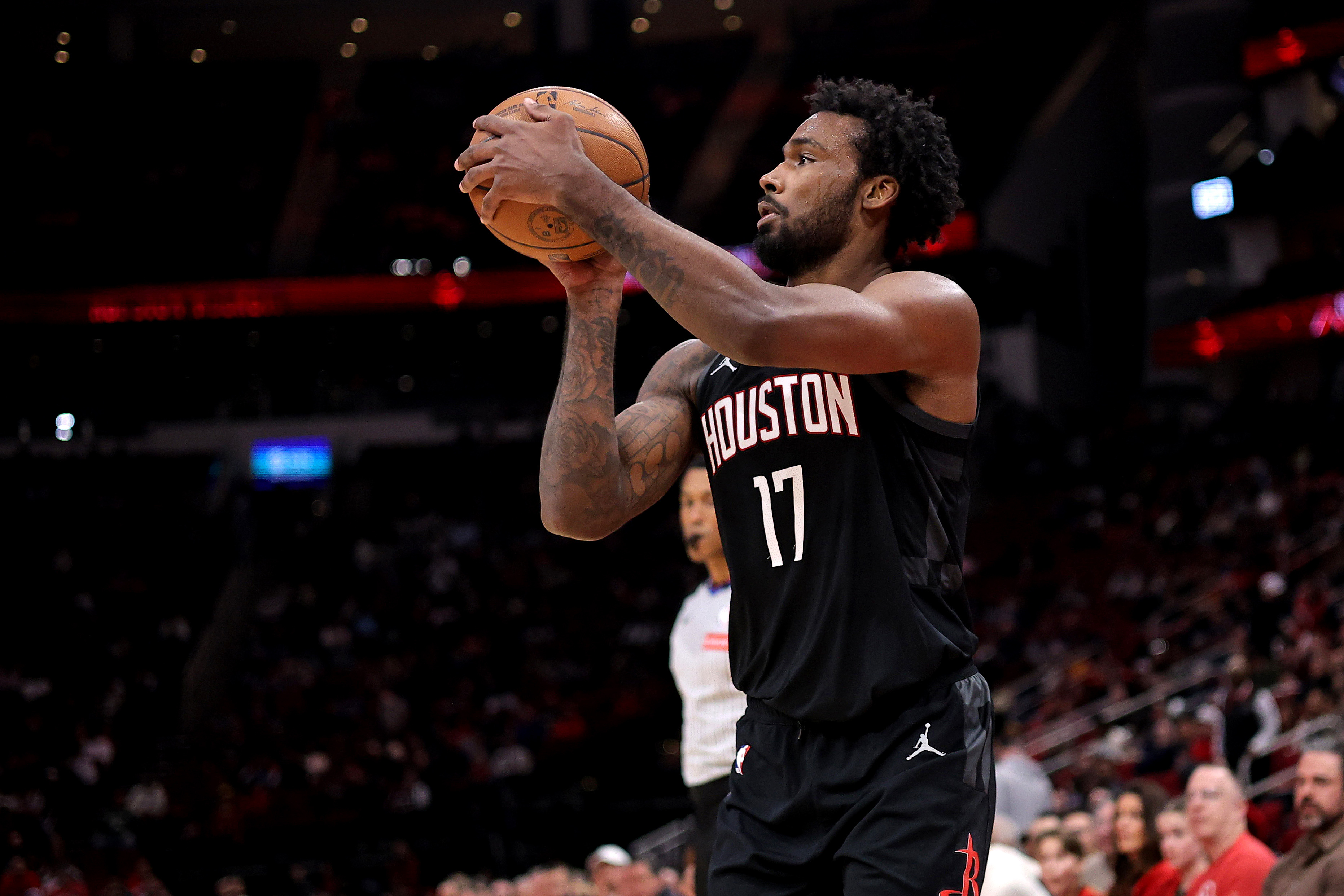 Houston Rockets forward Tari Eason (17) shoots outside as we break down our Mavericks vs. Rockets player props.