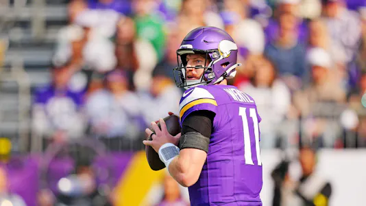 Vikings vs. Chargers Prediction, Picks & Odds: Thursday Night Football Week 8