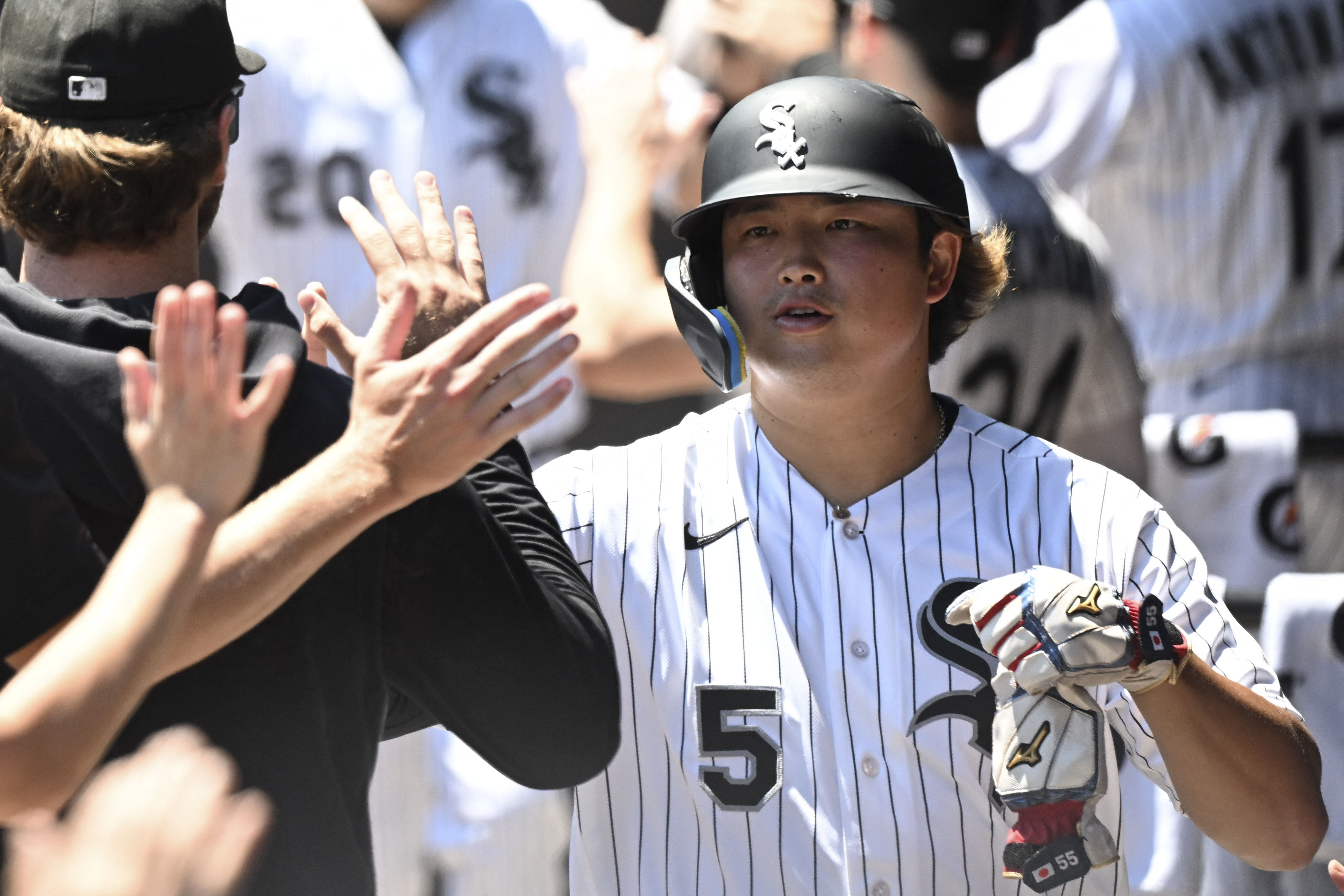 Chicago White Sox first baseman Munetaka Murakami (5) celebrates in the dugout