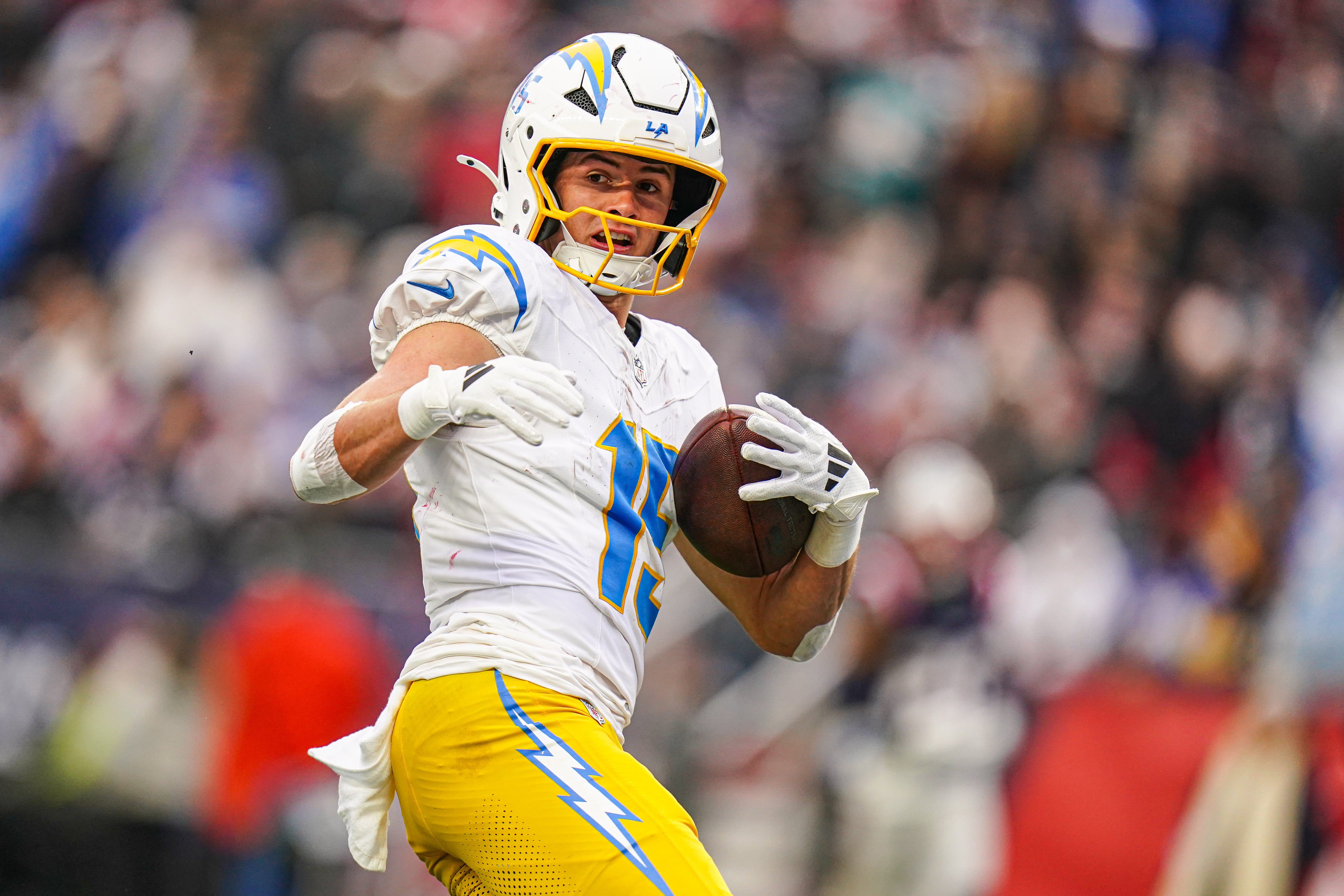 Chargers vs. Raiders Prediction, Monday Night Football Odds Tonight: MNF Picks