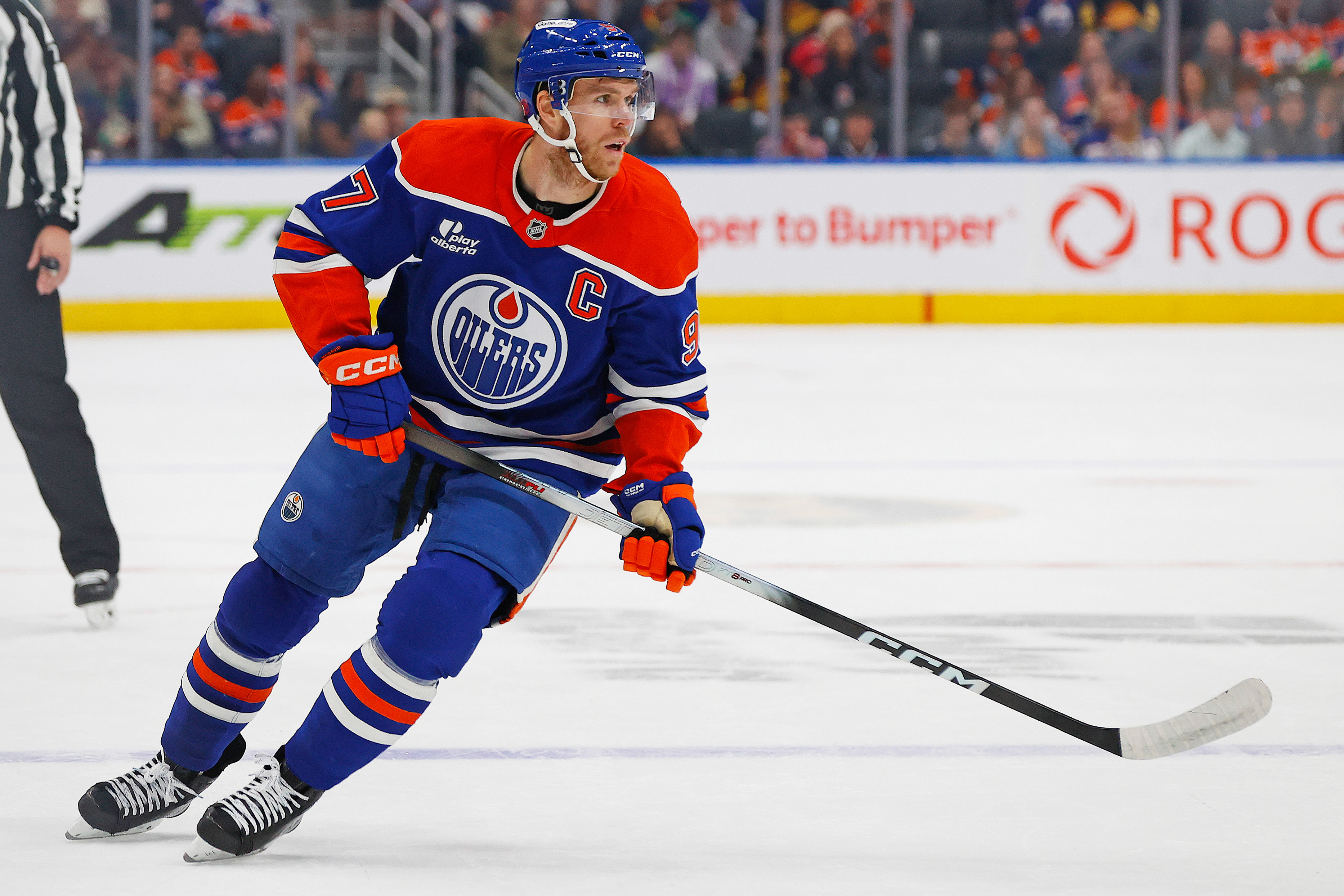 NHL MVP Odds & Predictions 2025-26: McDavid Heavily Favored, But Pastrnak Has Value