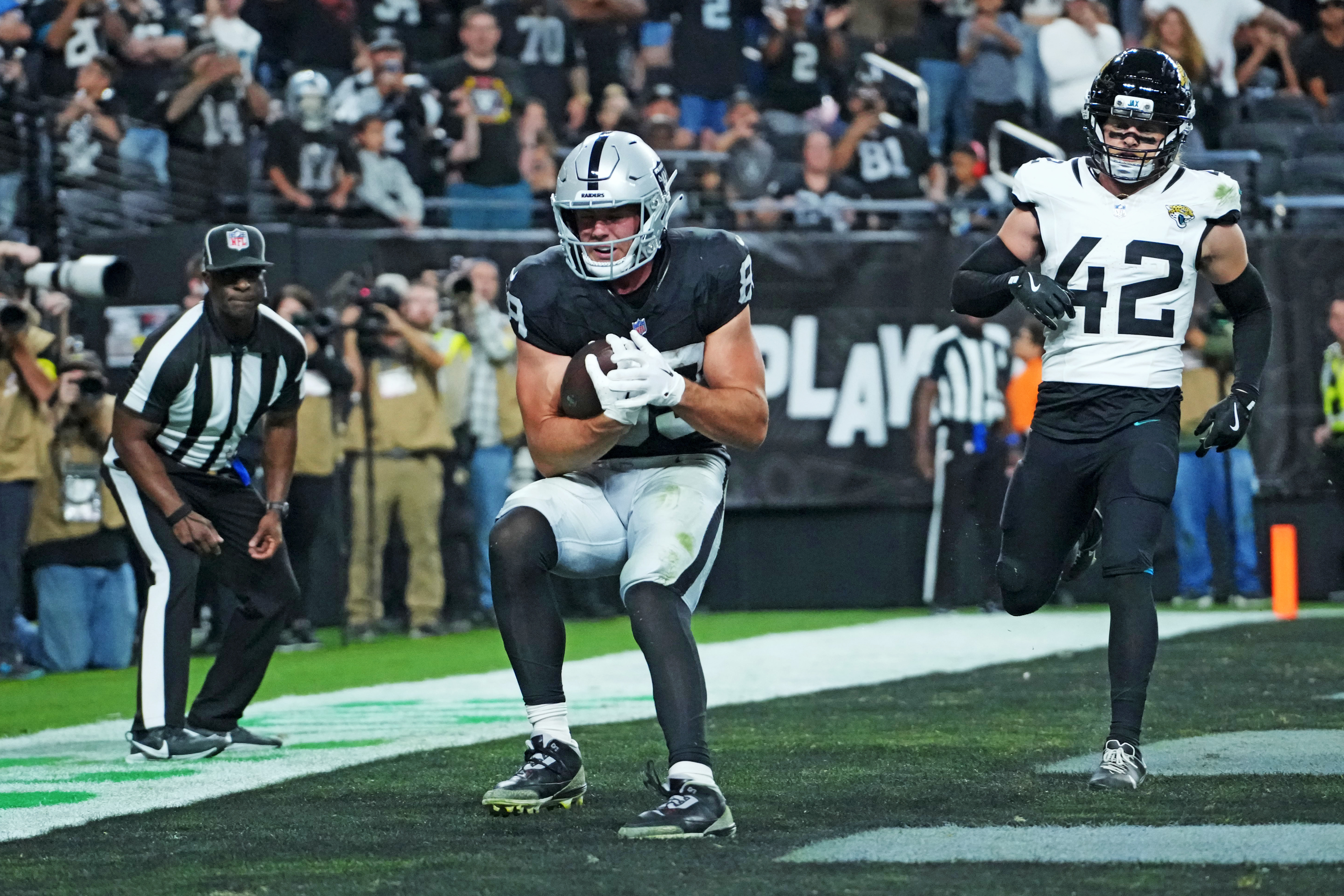 Anytime Touchdown Scorer Predictions & Picks for TNF: Raiders vs. Broncos
