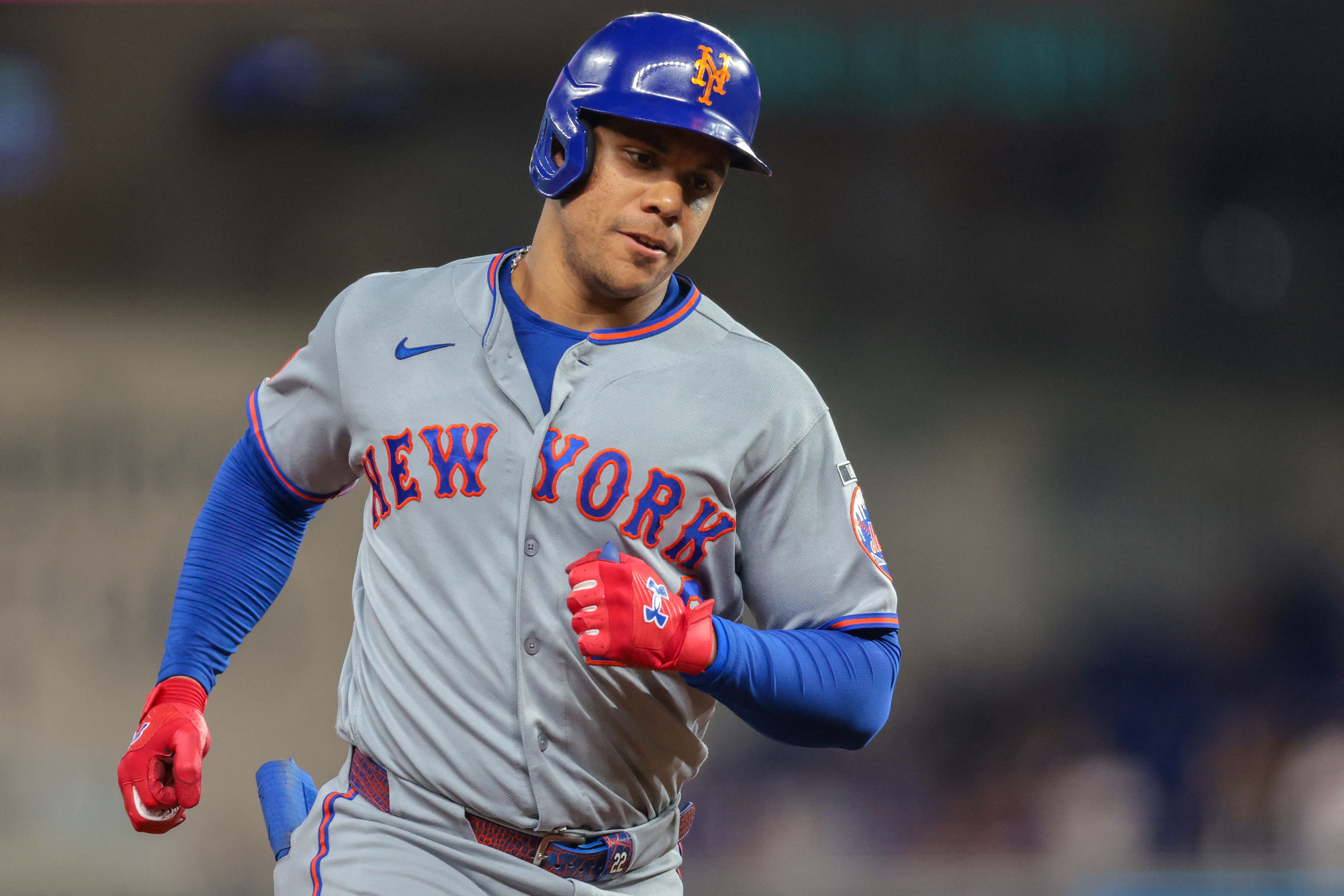New York Mets designated hitter Juan Soto (22) rounds the bases after hitting a home run, and he's key as we look at the Cardinals vs. Mets win probability.