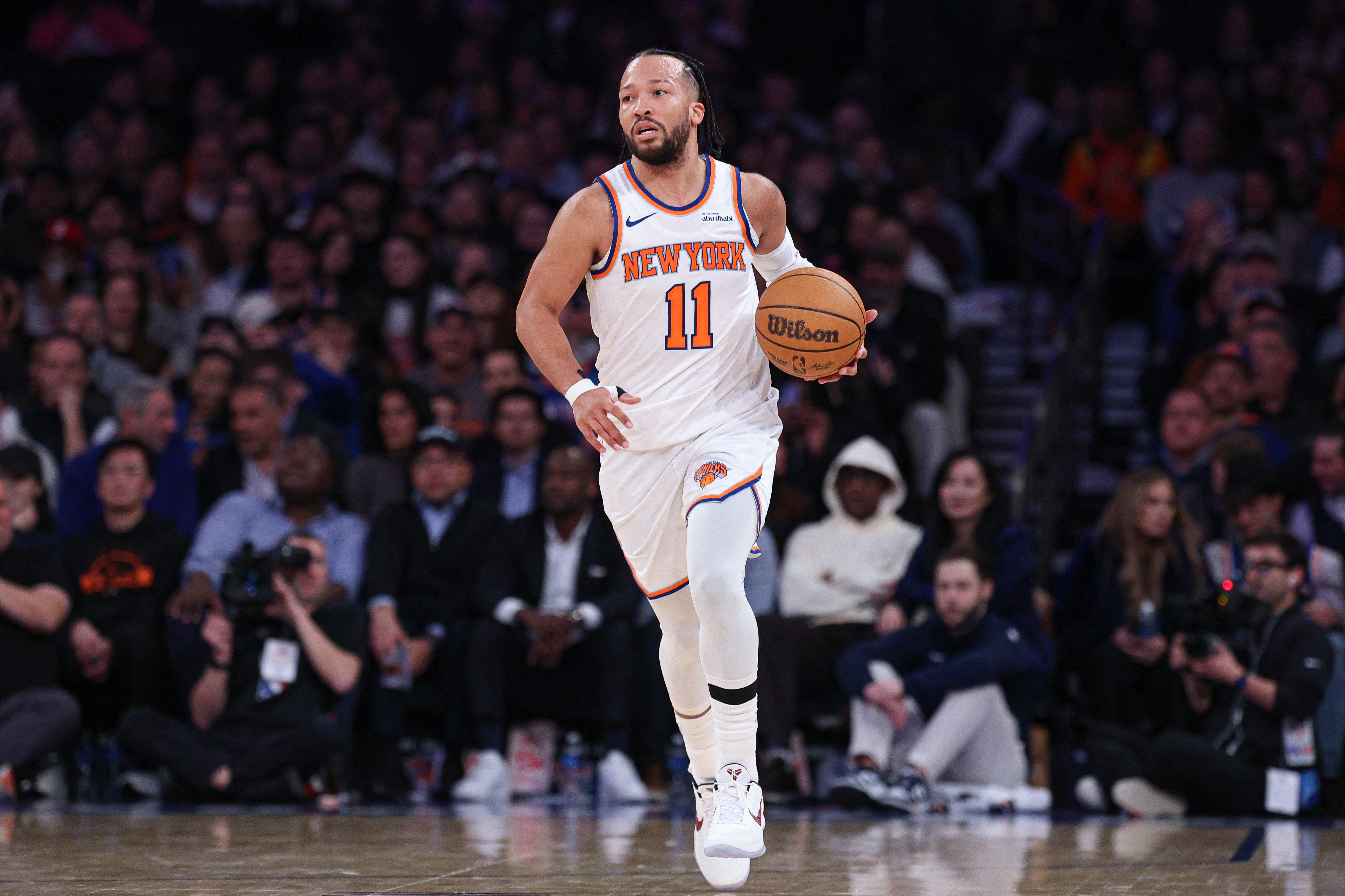 New York Knicks guard Jalen Brunson (11) dribbles up court as we break down our how to bet Knicks vs. Nets amid New York's losing skid.