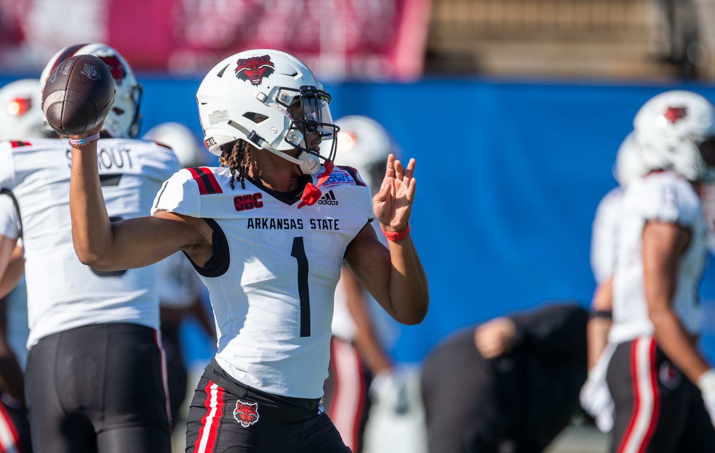  Arkansas State Red Wolves quarterback Jaylen Raynor warms up as we make our best Missouri State vs. Arkansas State Xbox Bowl predictions.
