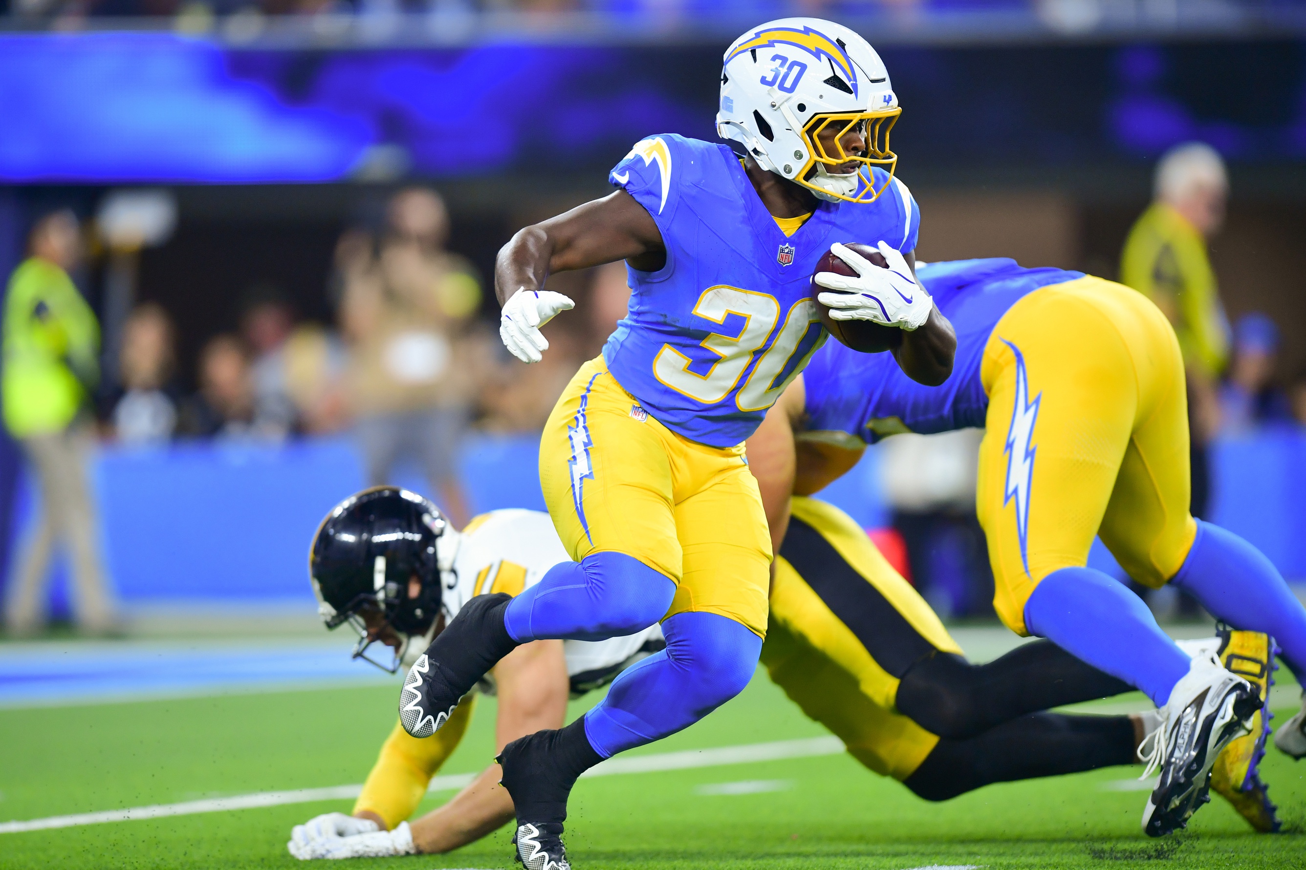 Eagles vs. Chargers Prediction & Odds for Monday Night Football