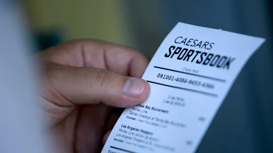 Caesars Sportsbook Adds Illinois Surcharge in Response to New Per-Wager Tax