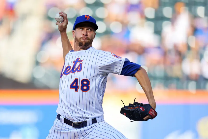 Jacob deGrom of the New York Mets pitches in the first inning against the Atlanta Braves at Citi Field on August 07, 2022 in New York City.