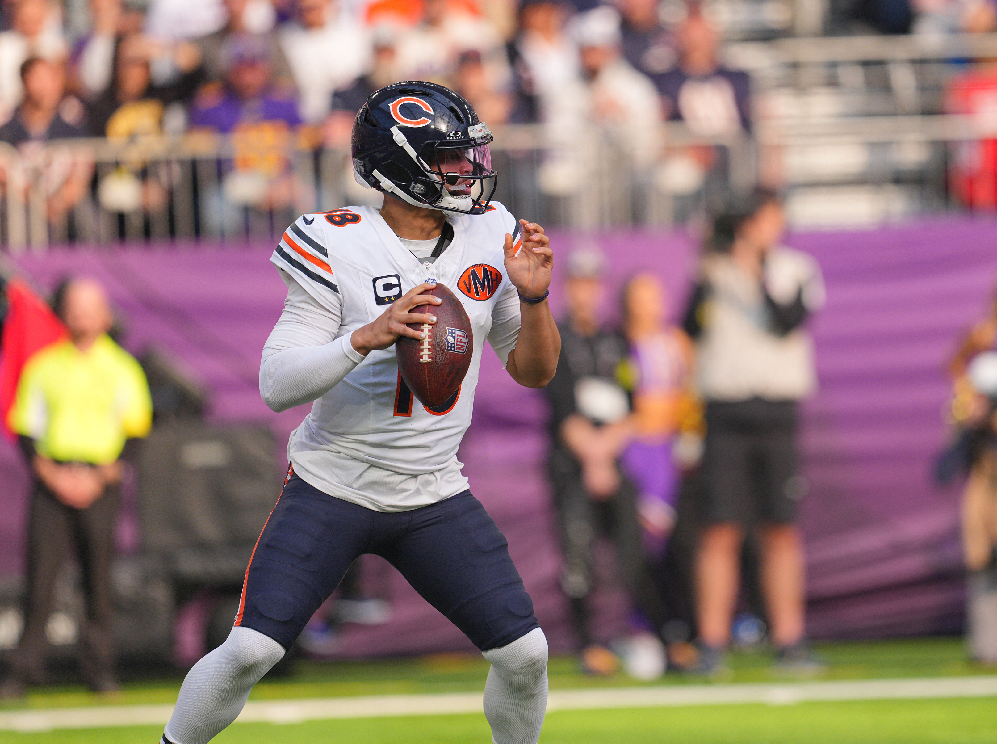 Chicago Bears quarterback Caleb Williams (18) looks to throw downfield as we offer our Vikings vs. Bears prediction.
