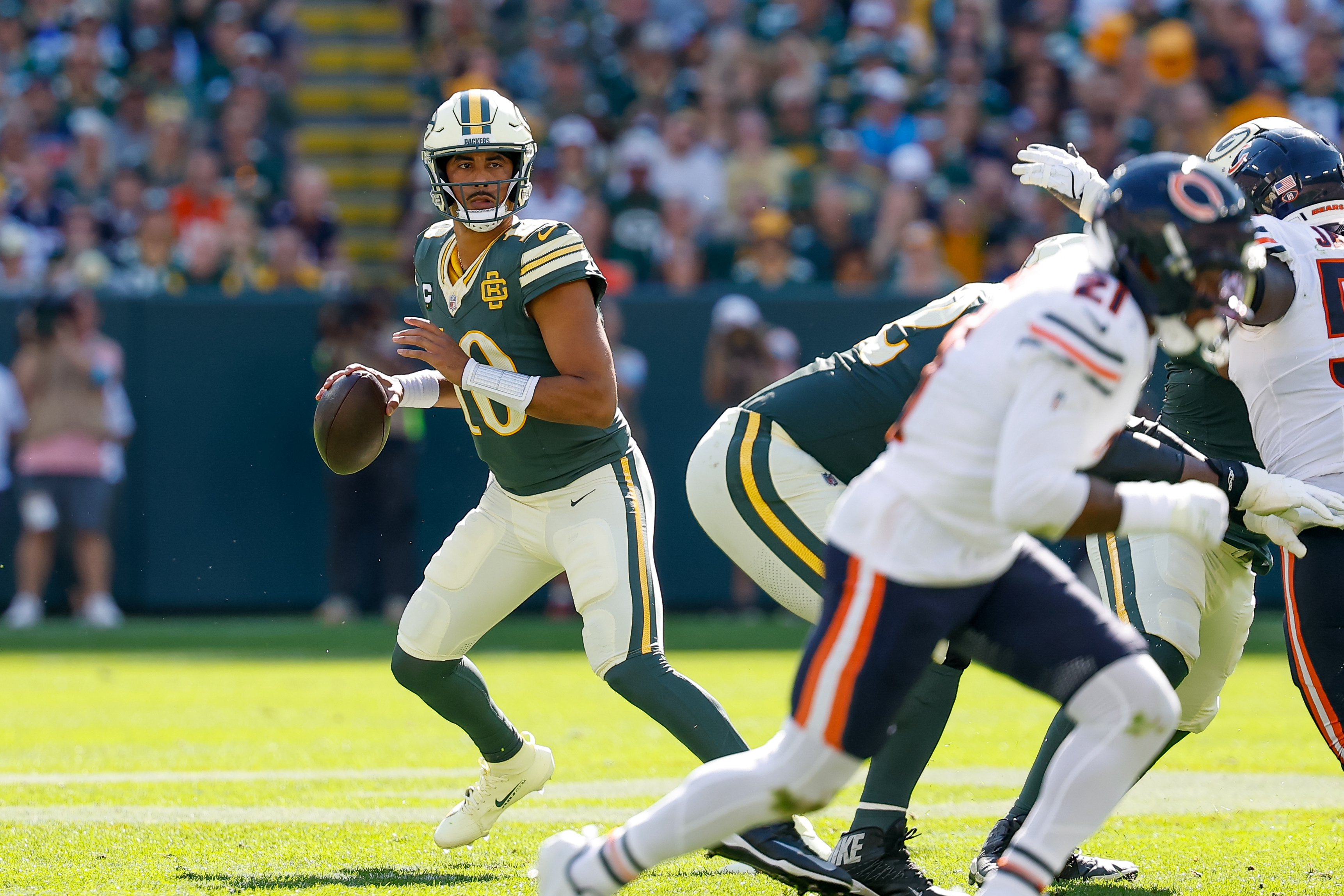 Pictured: Jordan Love looking to pass as we break down our NFL Best Bets for Week 6: ATS Picks & Player Props This Week. Photo by Darren Lee-Cal Sport Media/Sipa USA.