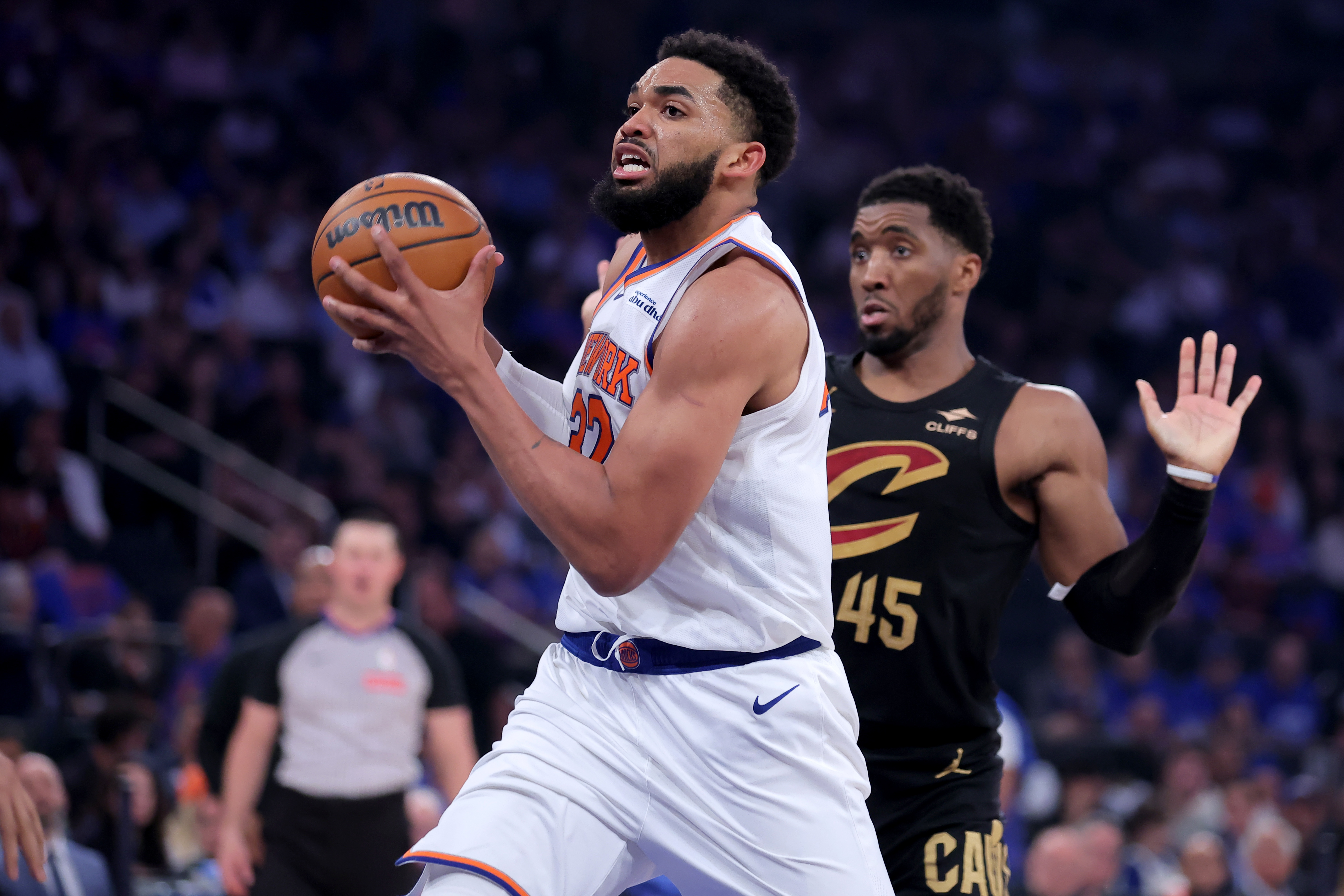 New York Knicks center Karl-Anthony Towns (32) drives to the basket against Cleveland Cavaliers guard Donovan Mitchell (45), and both are featured in our Knicks vs. Cavaliers player props for Game 4.