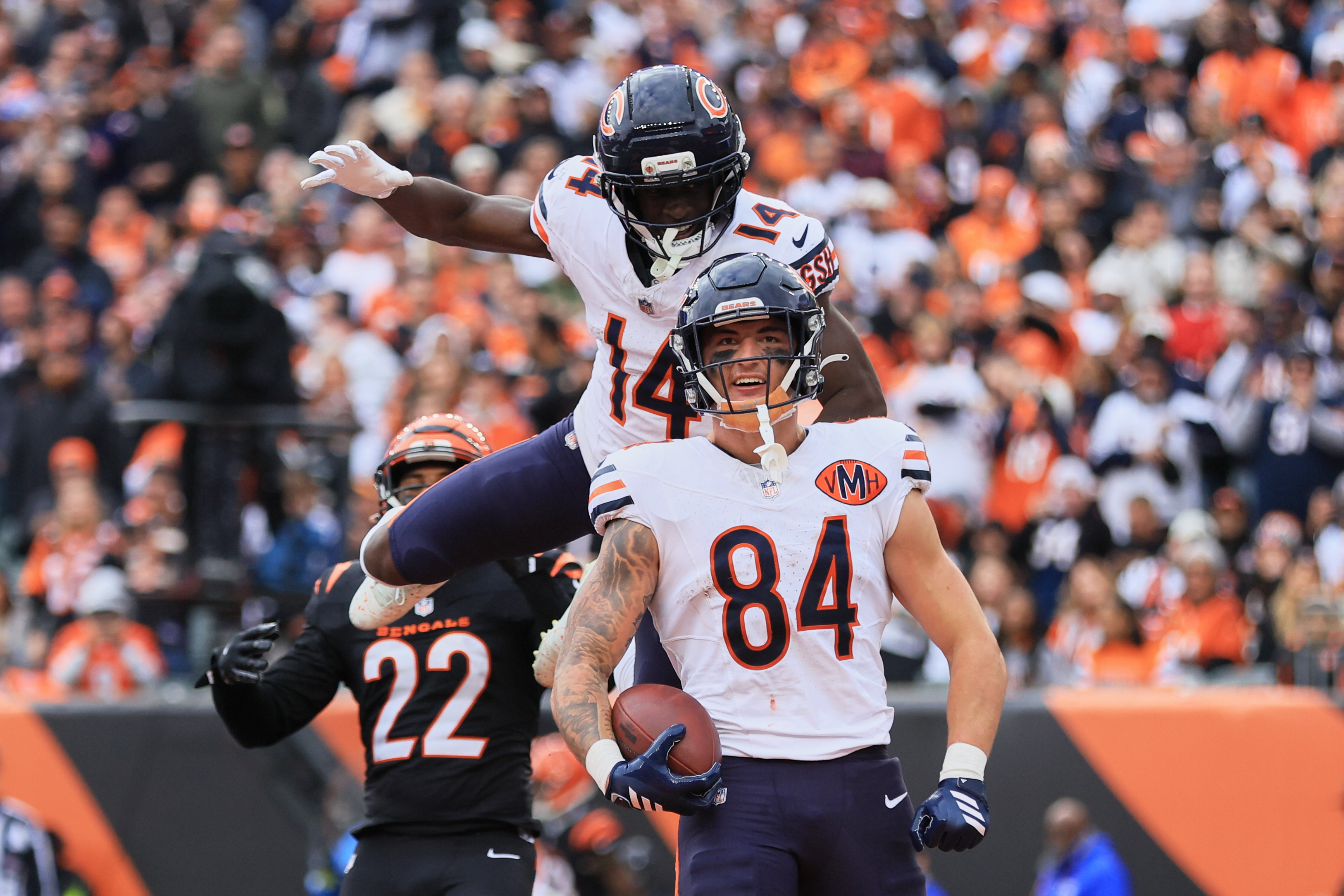 Chicago Bears tight end Colston Loveland celebrates with wide receiver Olamide Zaccheaus as we make our best Packers vs. Bears same-game parlay.
