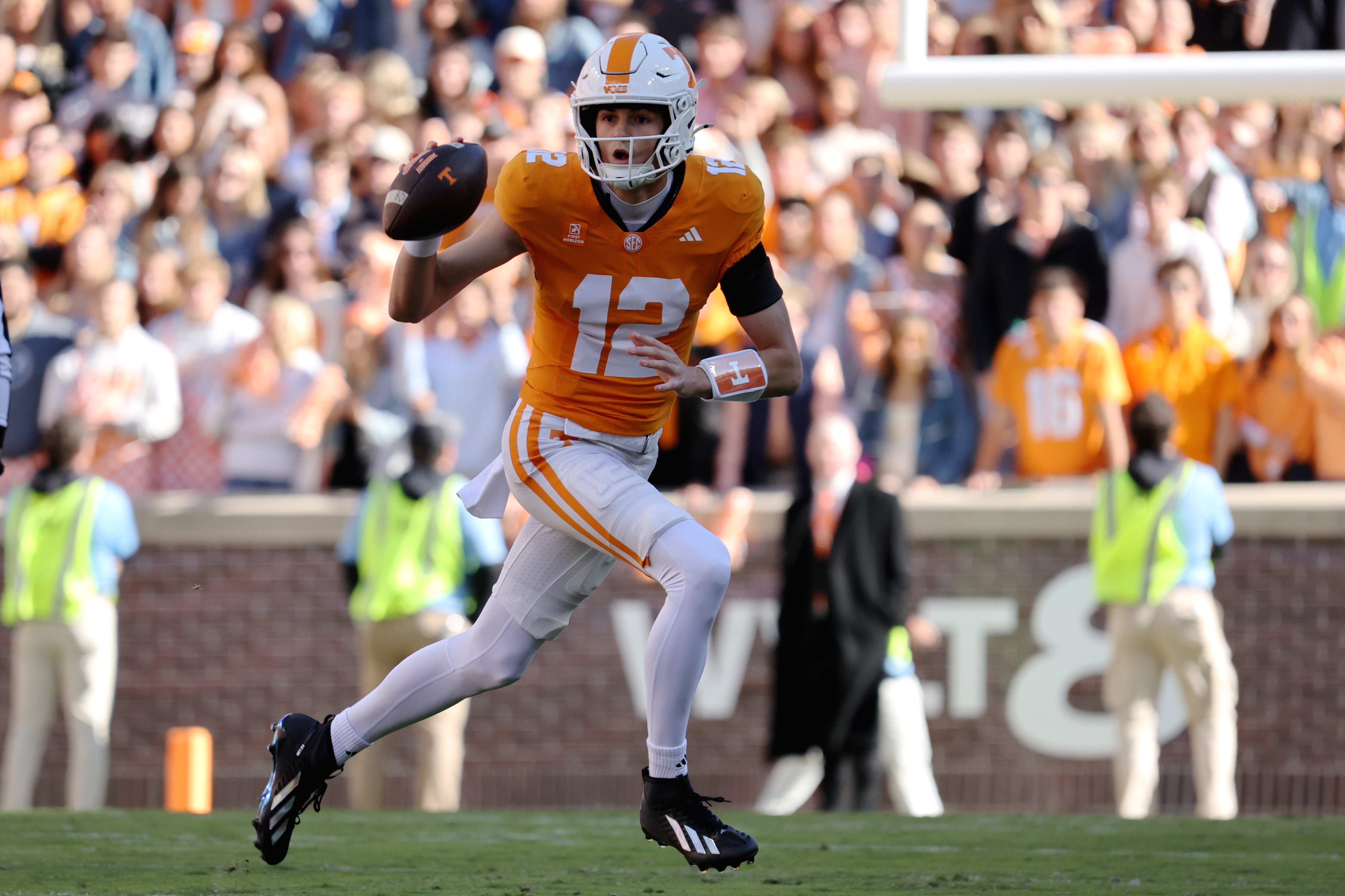 Pictured: Volunteers quarterback George MacIntyre scrambling as we break down our Tennessee vs. South Carolina Prediction. Photo by Randy Sartin-Imagn Images.