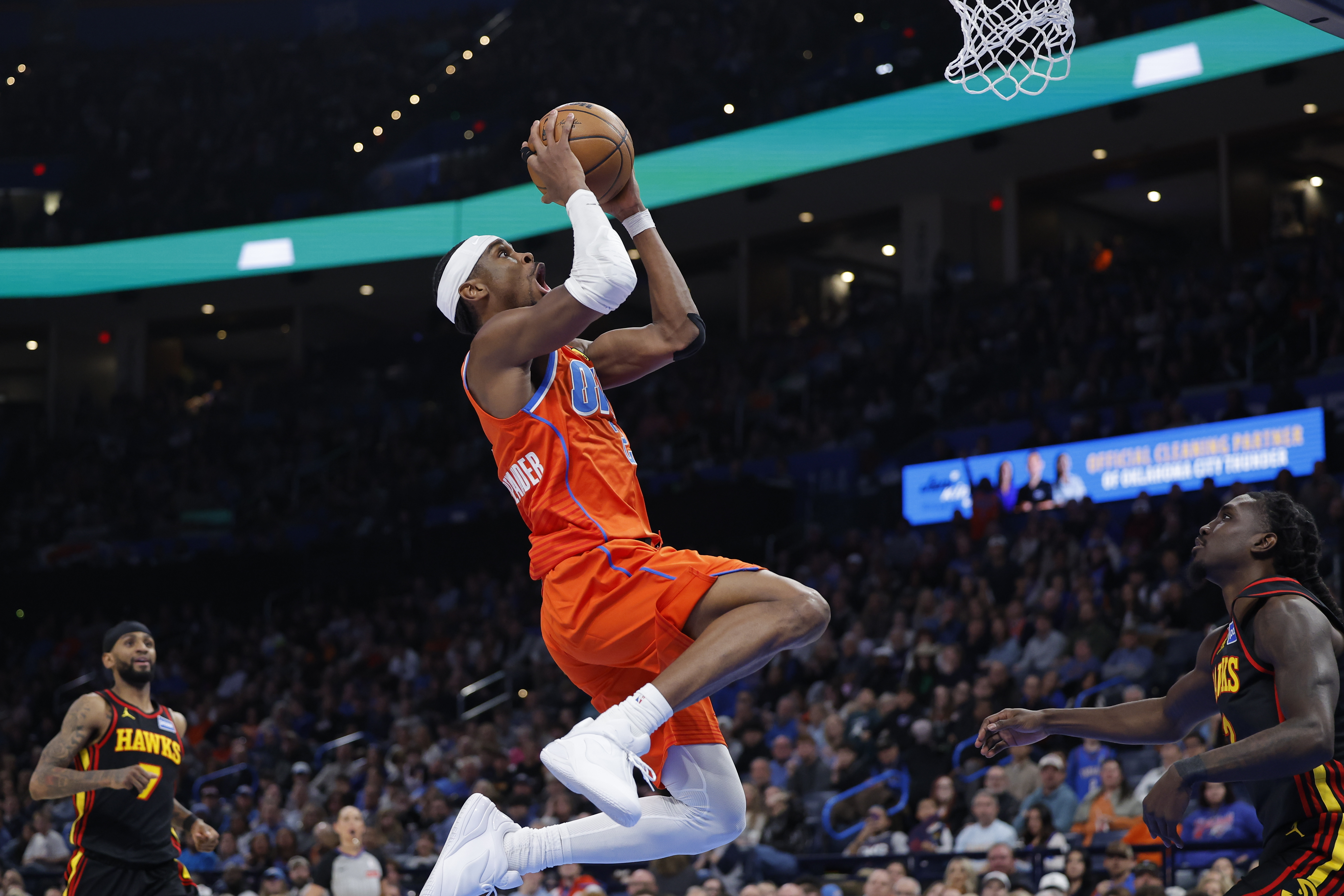 Oklahoma City Thunder guard Shai Gilgeous-Alexander (2) goes to the basket as we break down our Thunder vs. Warriors player props.