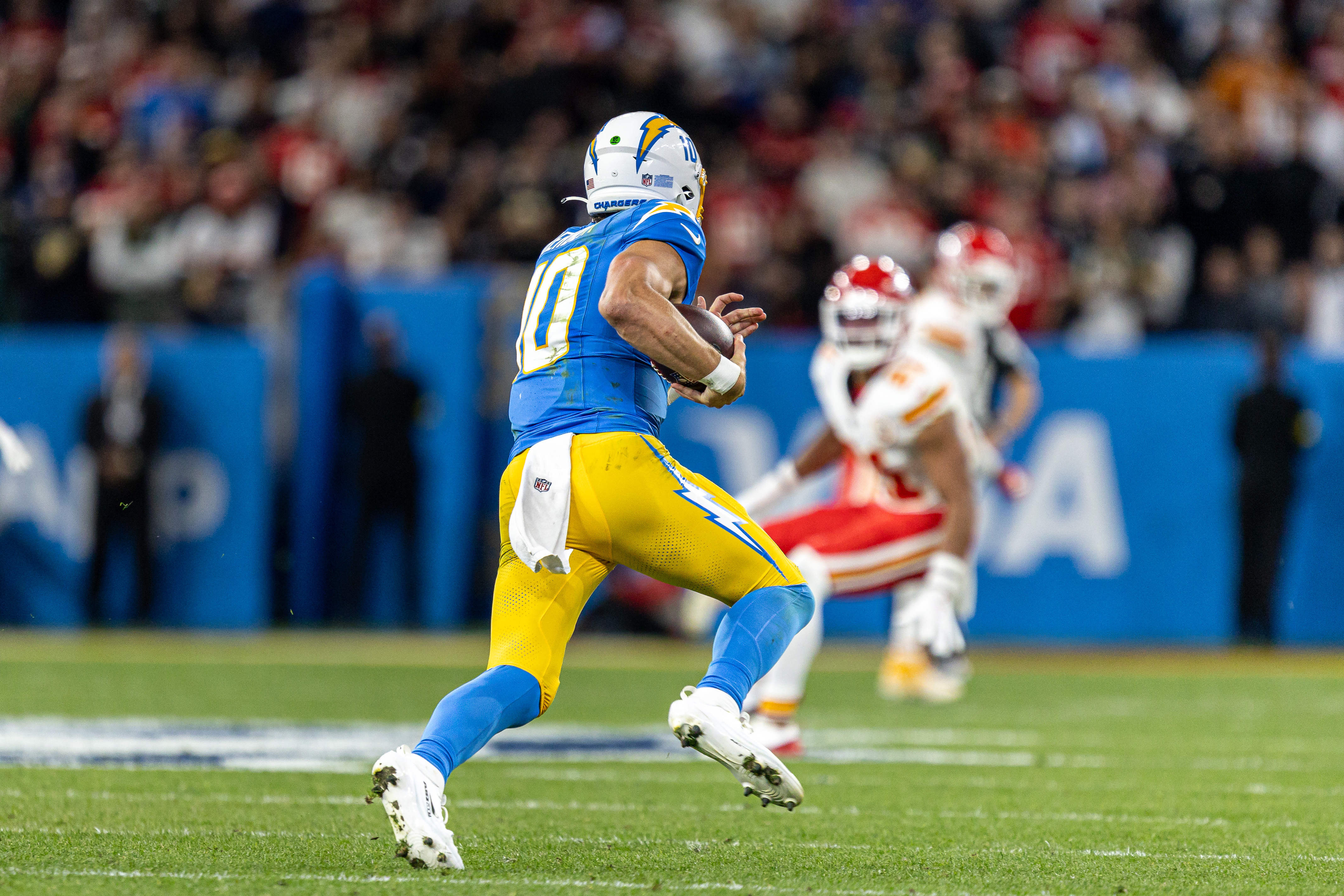 Early Chargers vs. Raiders Prediction, Odds & Picks for MNF: NFL Week 2