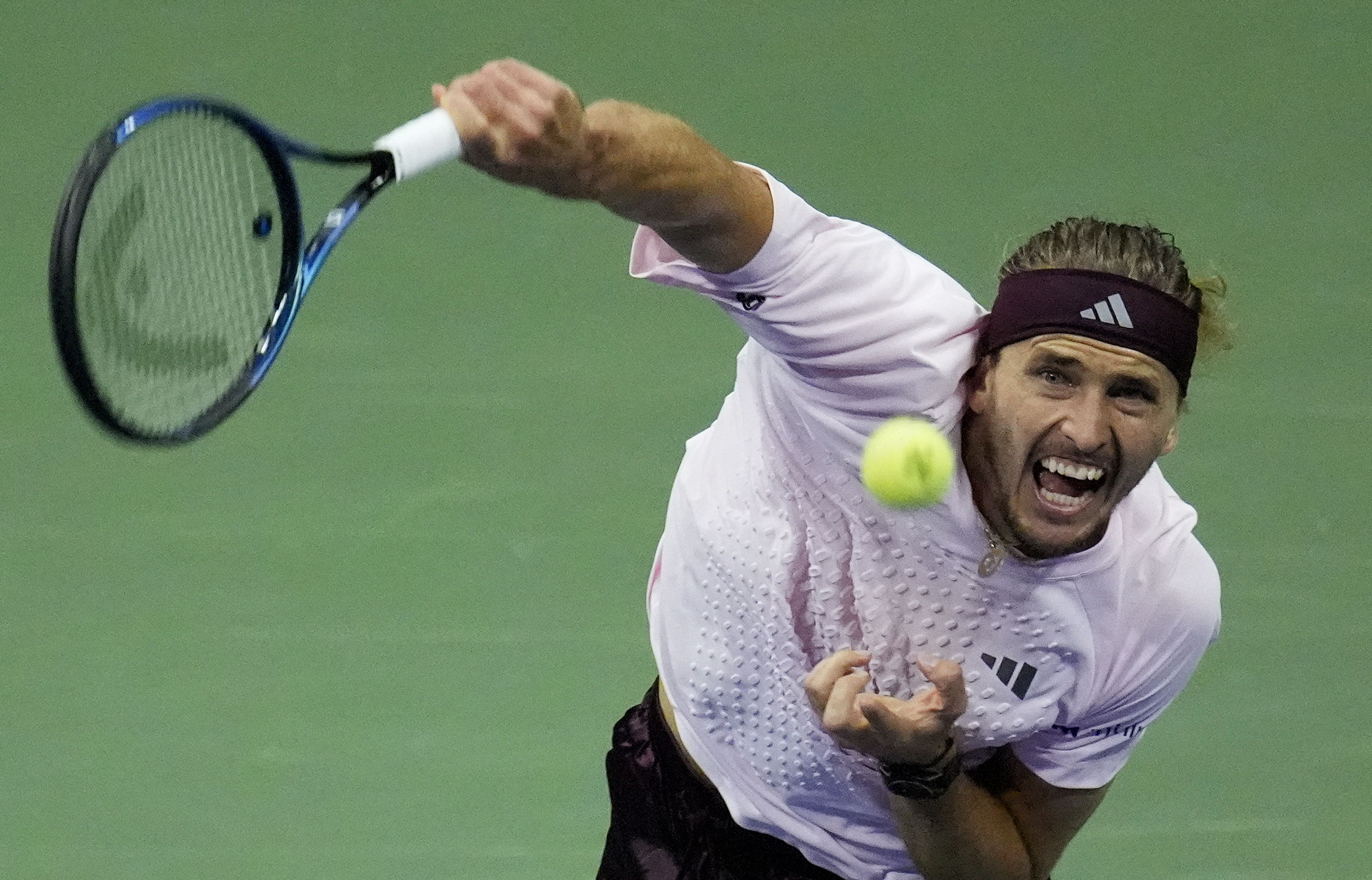 Tennis - U.S. Open - Flushing Meadows, New York, United States - September 7, 2026 Germany's Alexander Zverev in action during his round of 16 match against Italy's Luciano Darderi REUTERS/Eduardo Munoz