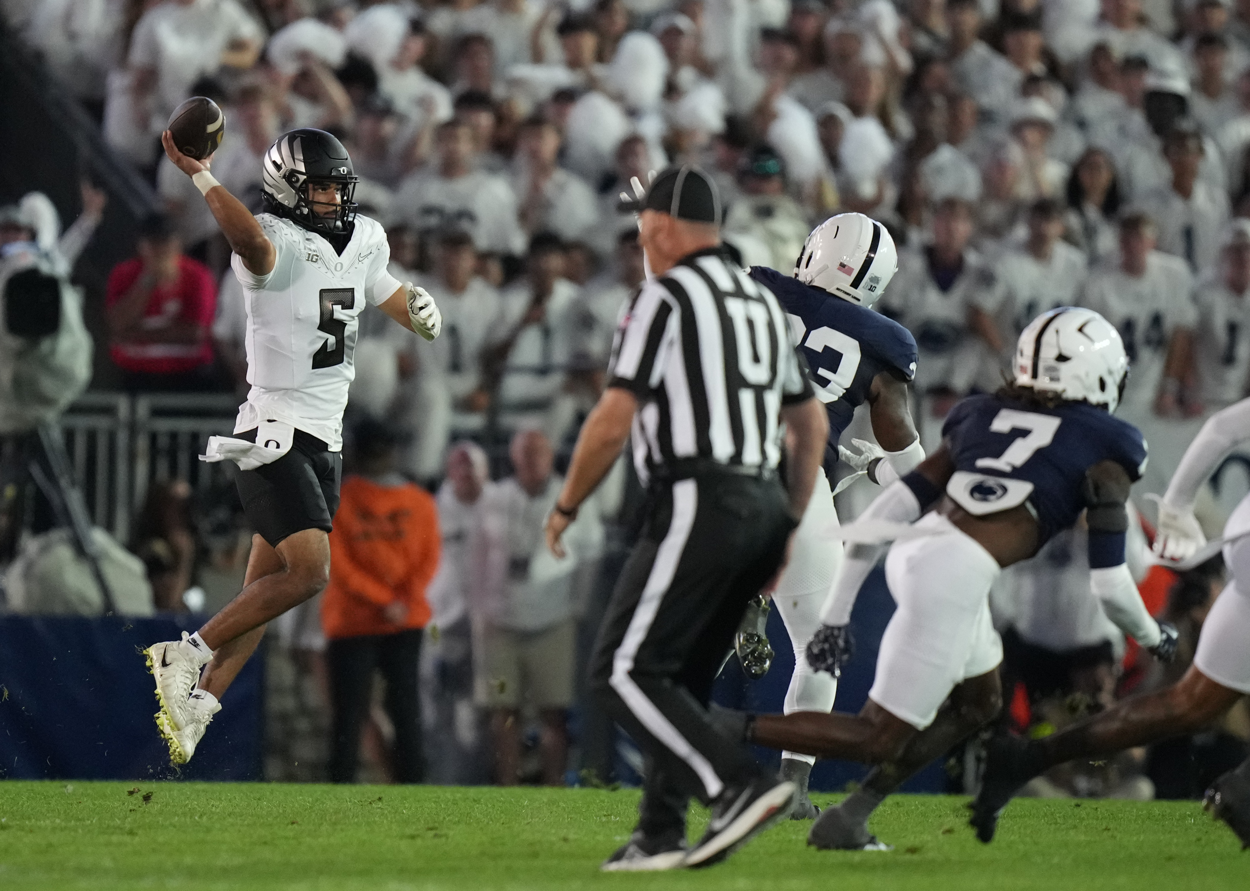 Heisman Trophy odds 2025: Dante Moore Leads as Simpson, Beck Close Gap After Week 6