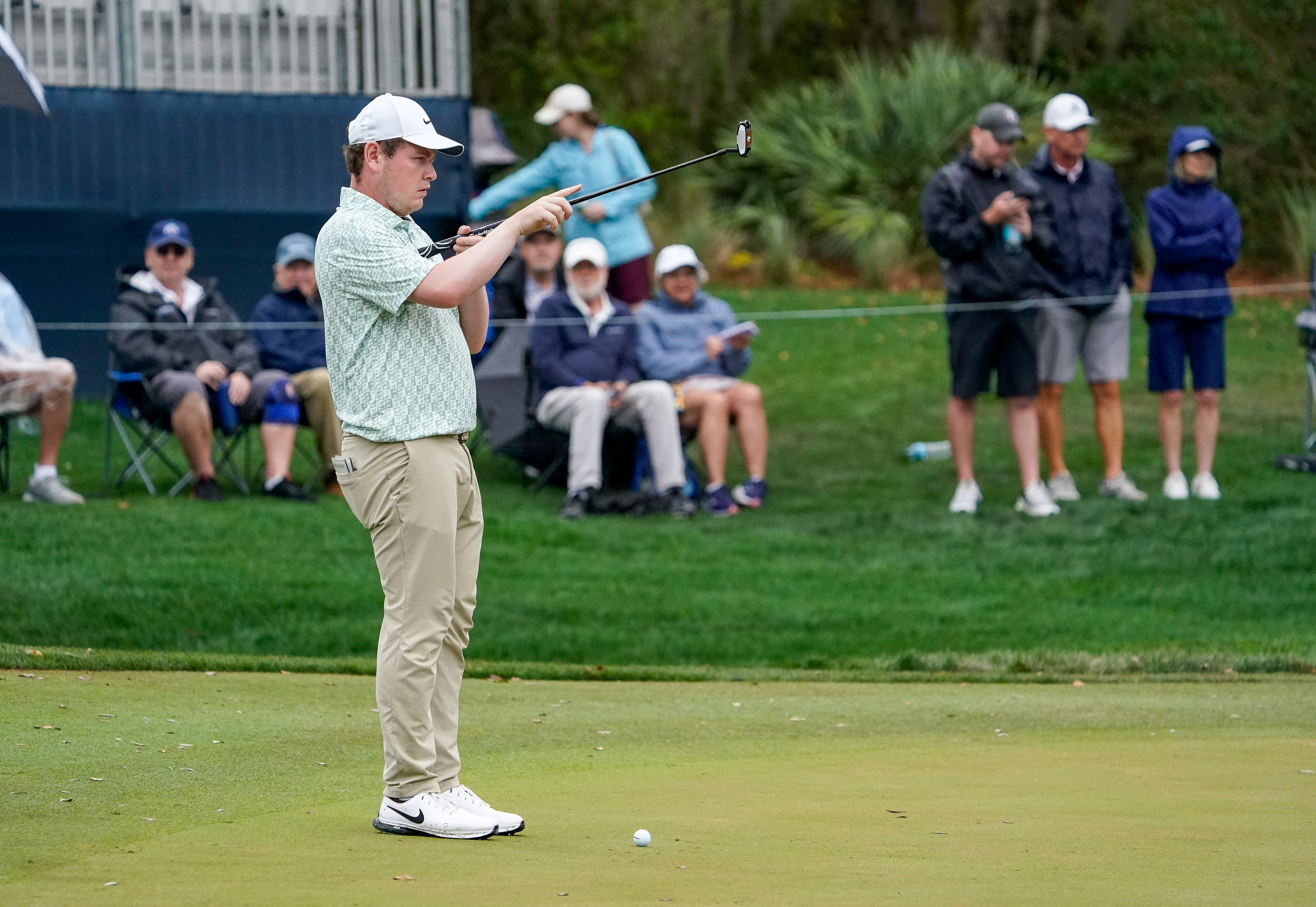 Robert MacIntyre lines up a putt as we break down our Valero Texas Open Round 3 picks & predictions.