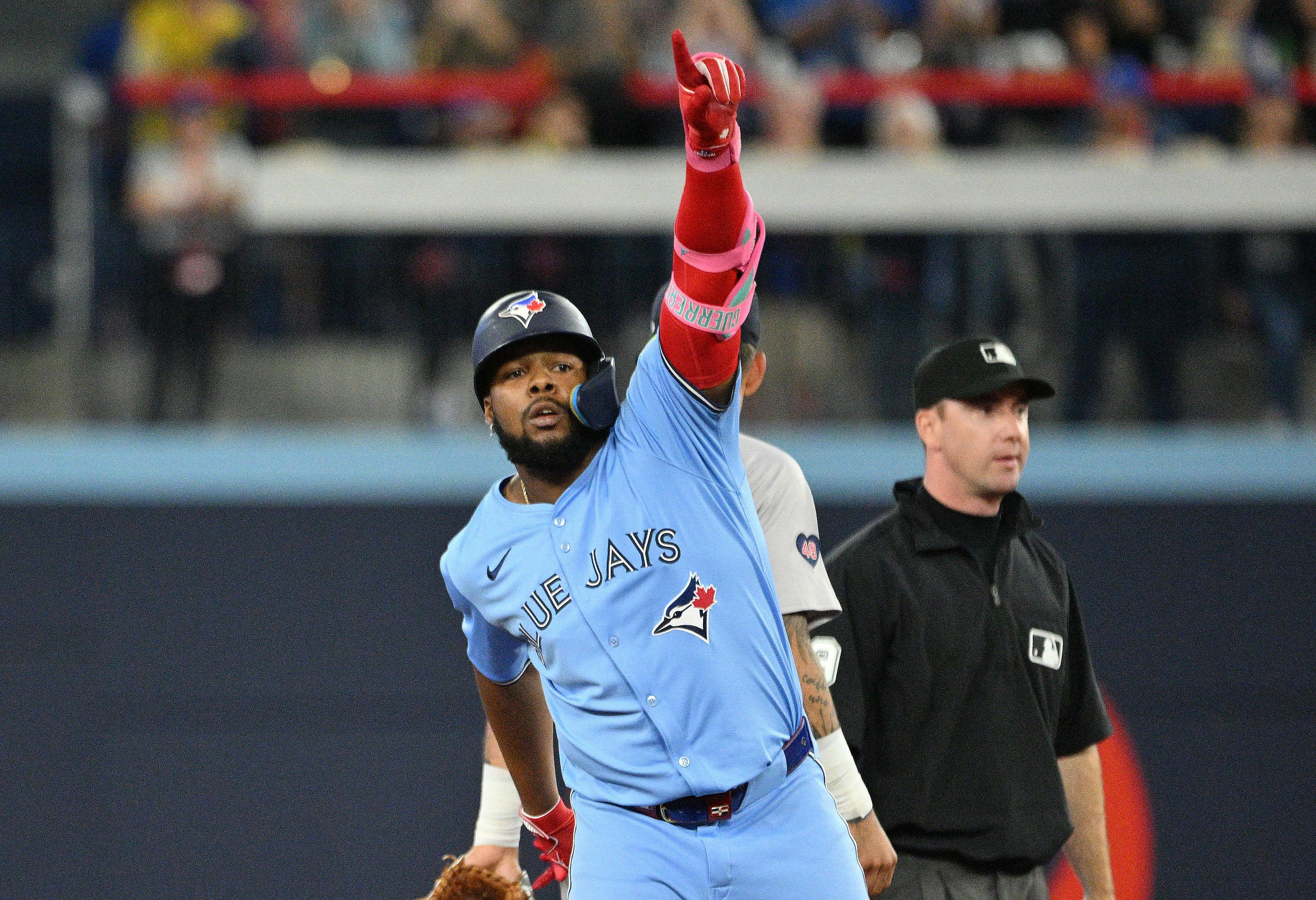 MLB Hits Leader Odds 2025: Arraez Narrowly Favored Over Witt