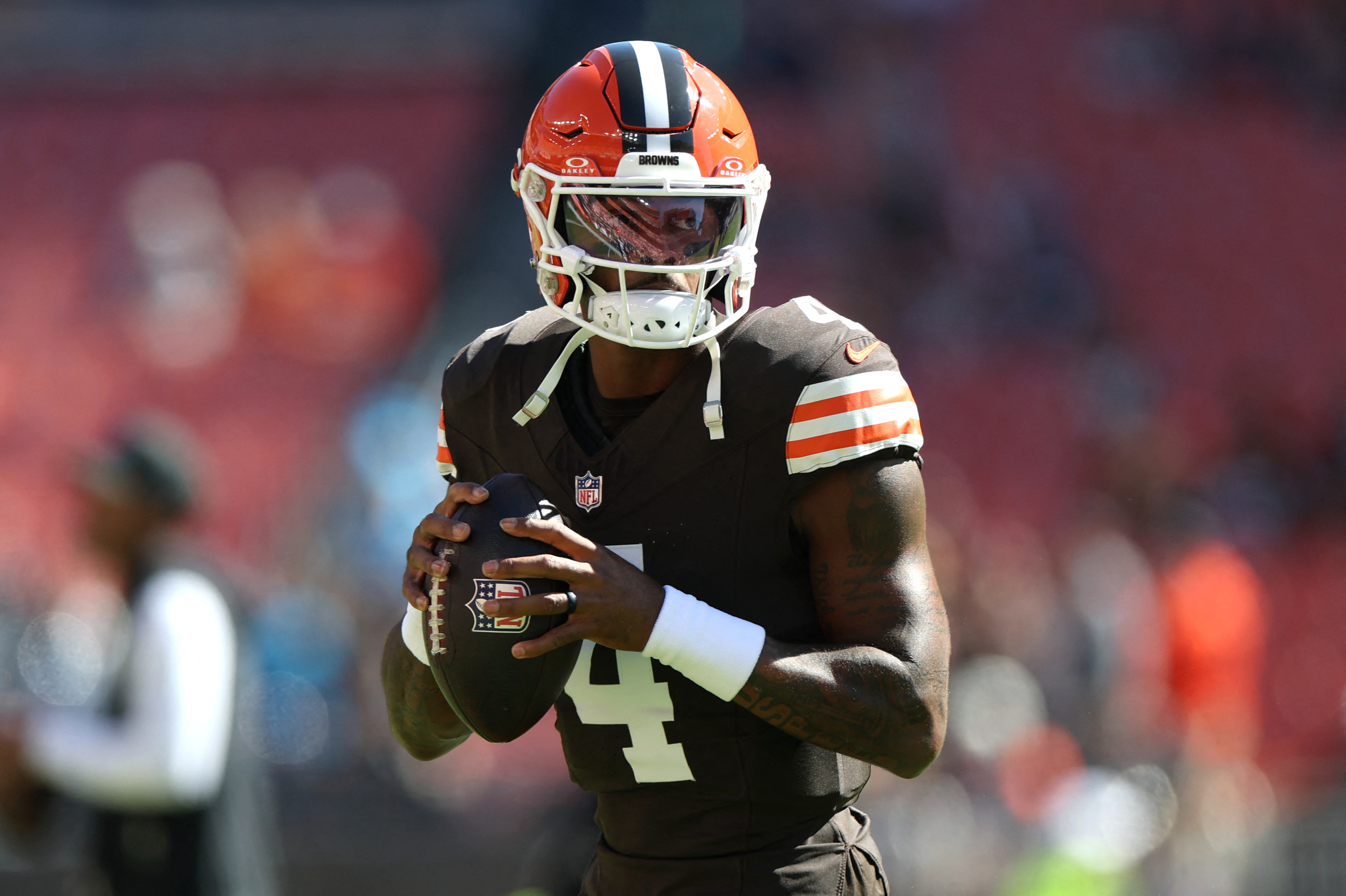 Browns quarterback Deshaun Watson (4) warms up as we break down our Steelers vs. Browns prediction.
