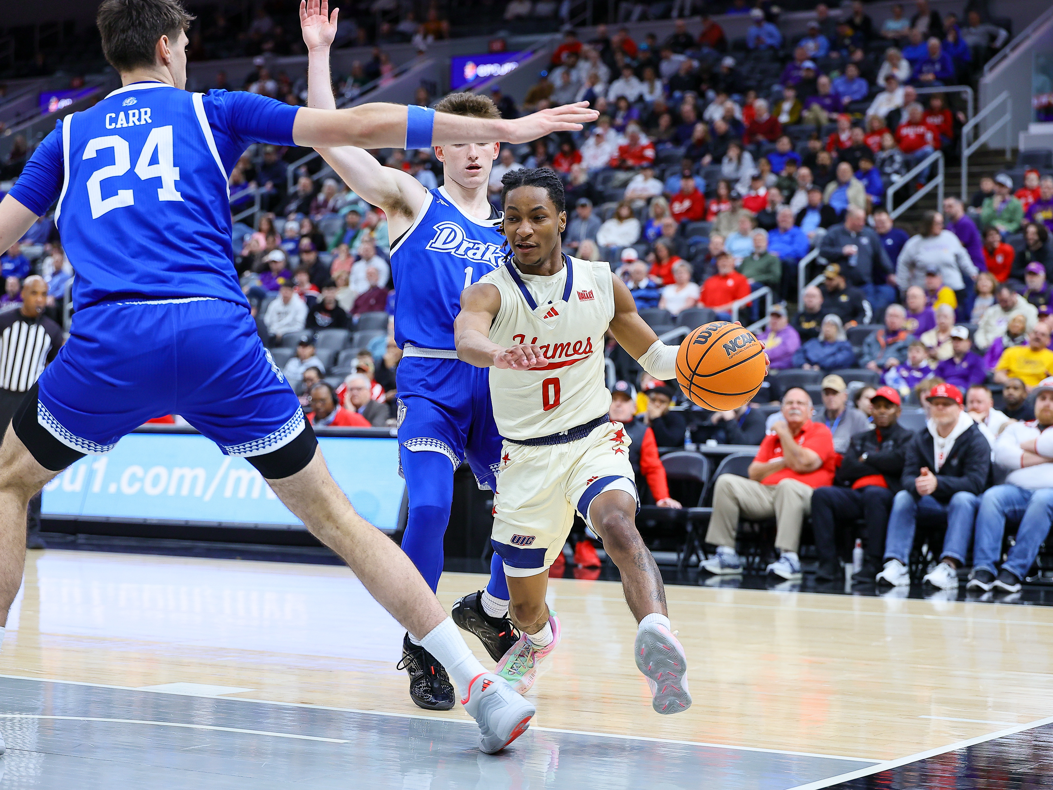 UIC guard Ahmad Henderson II (0) drives the baseline during the MVC men's conference championship basketball tournament semi-final game