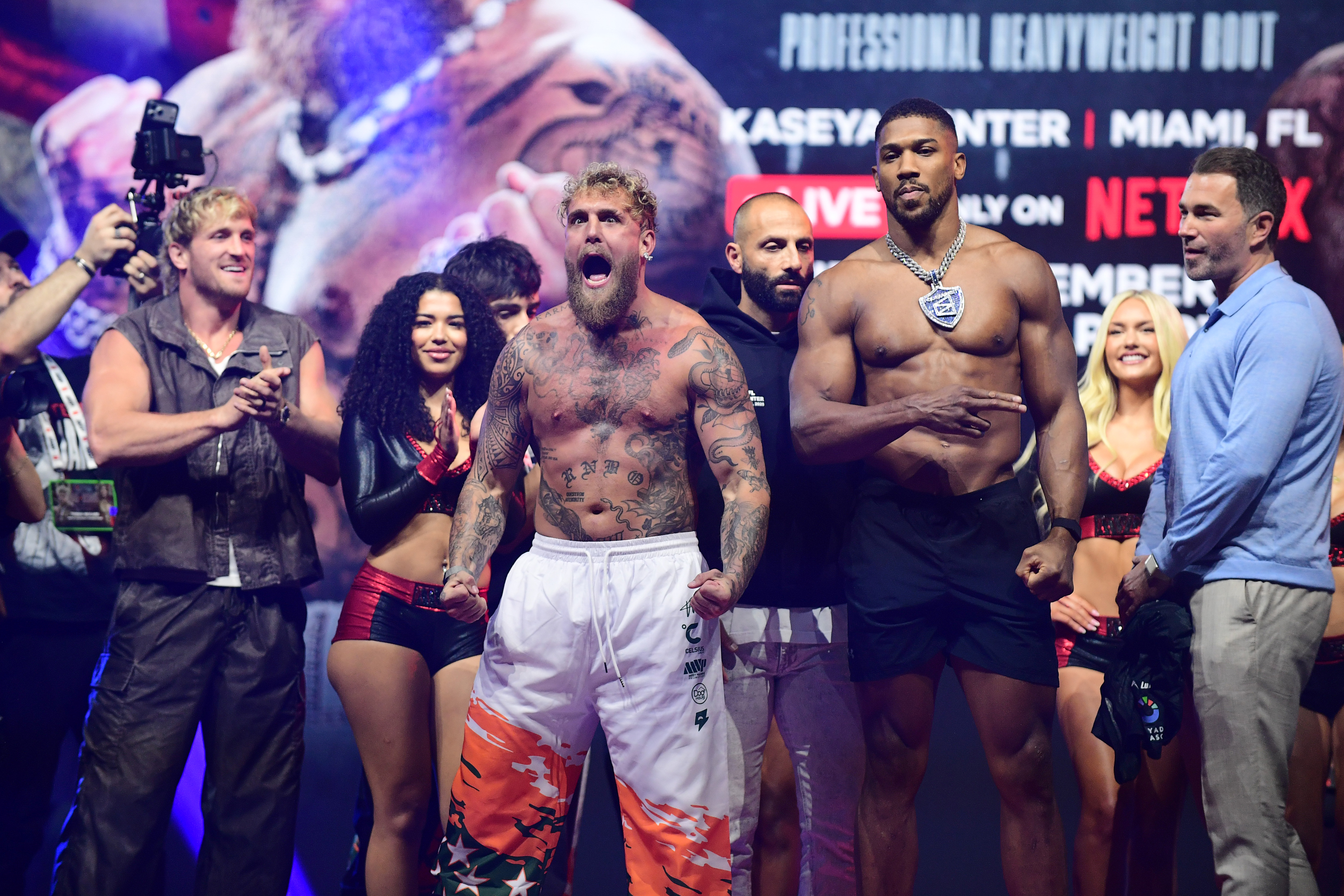 Jake Paul poses for the cameras as Anthony Joshua looks on and we make our Paul vs. Joshua parlay