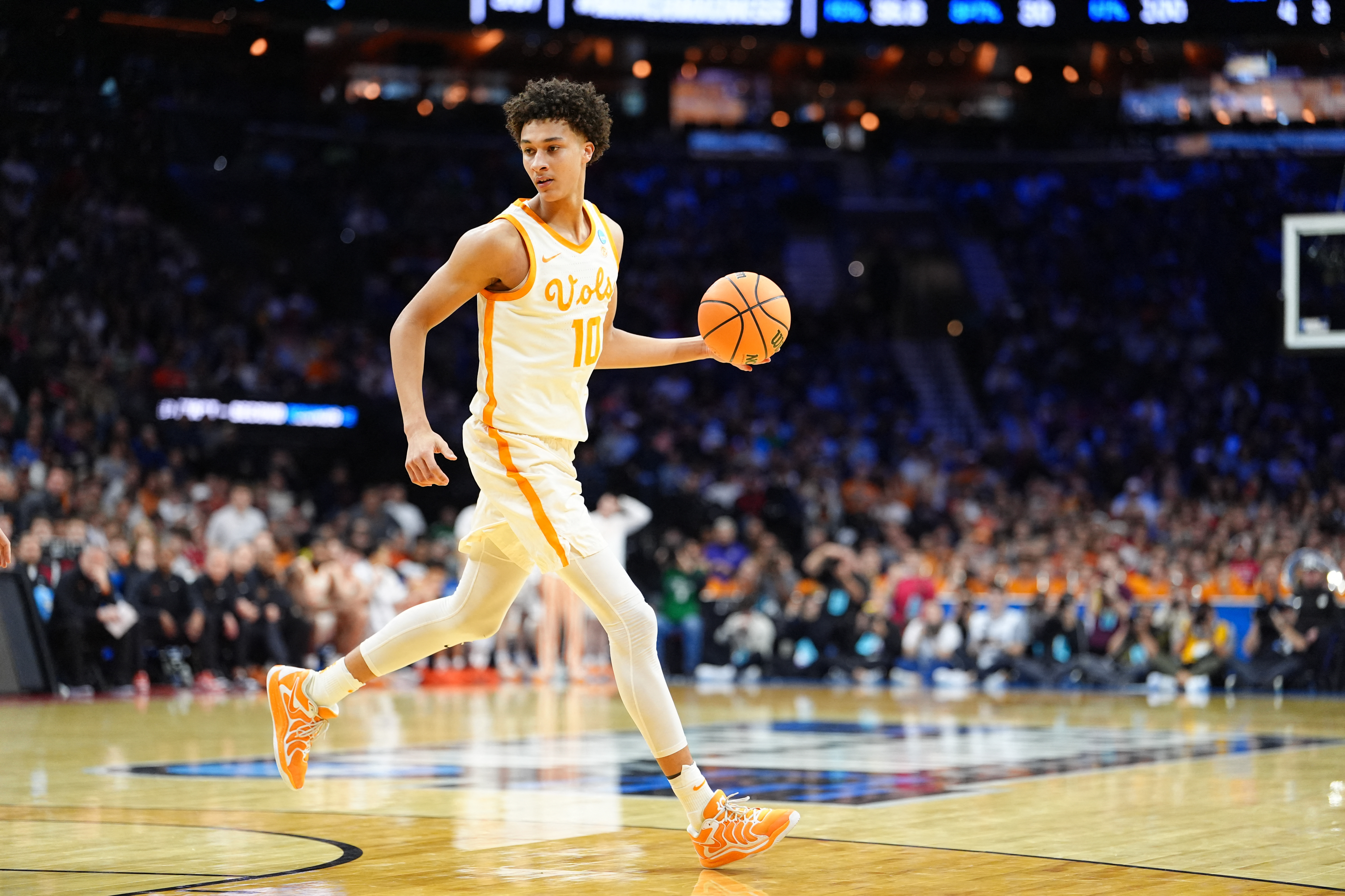 Tennessee Volunteers forward Nate Ament (10) drives to the basket as we break down our Tennessee vs. Virginia prediction.