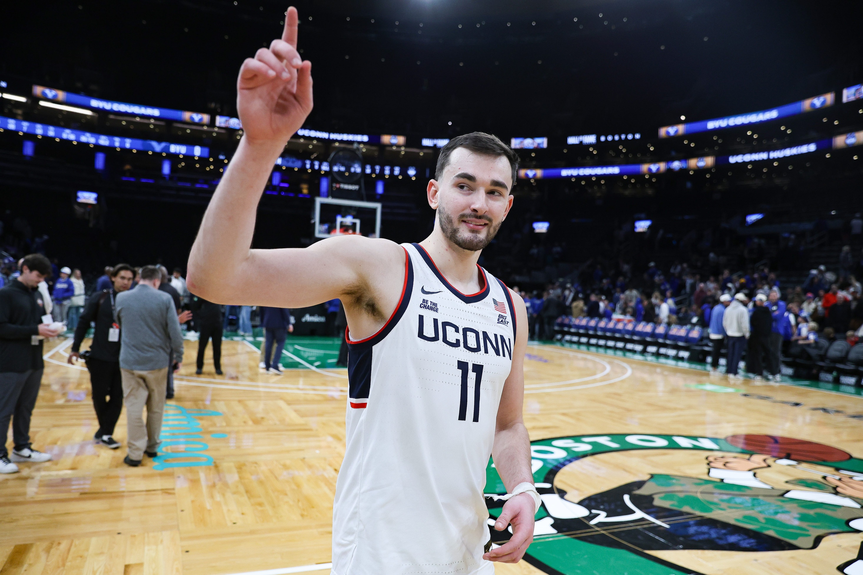 Texas vs. UConn Prediction & Odds: College Basketball Betting Preview for Dec. 12