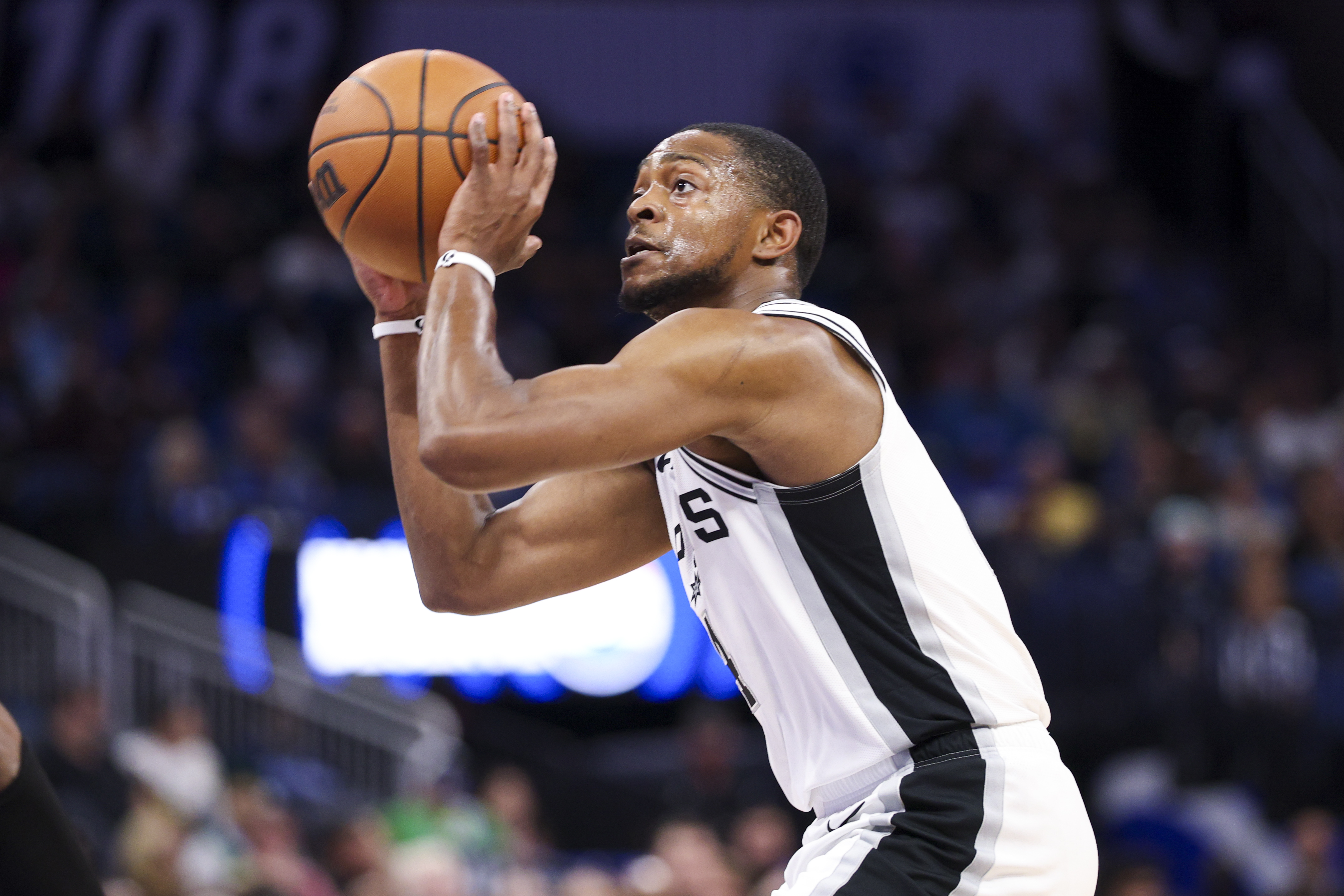 San Antonio Spurs guard De'Aaron Fox shoots the ball as I make my best Spurs vs. Knicks NBA Cup Final prediction