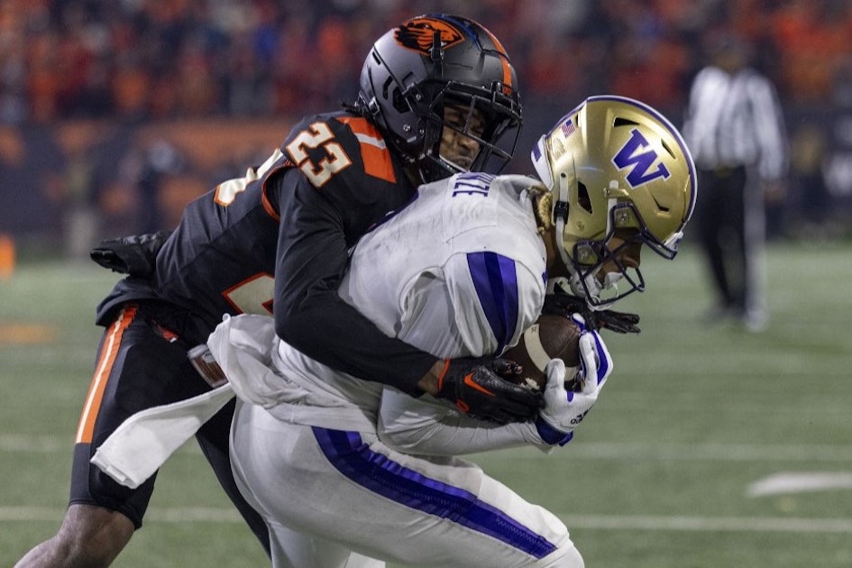 Oregon State vs. Oregon Predictions, Picks & Odds Week 13 Can Beavers