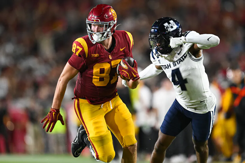 USC tight end Lake McRee runs with the ball against Utah State. We're backing McRee in our Week 4 college football expert picks.