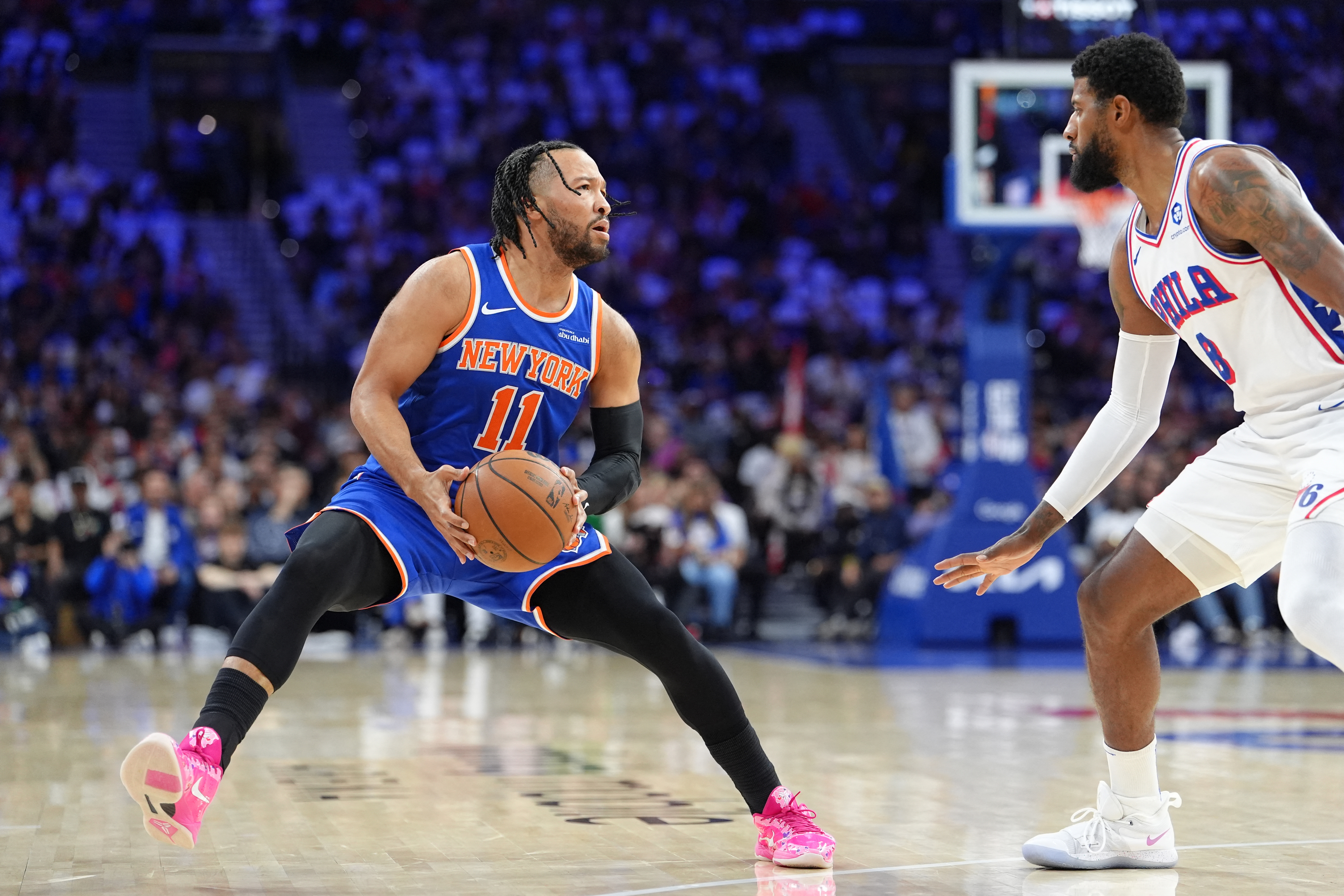 New York Knicks guard Jalen Brunson (11) controls the ball as we break down our NBA Play of the Day.