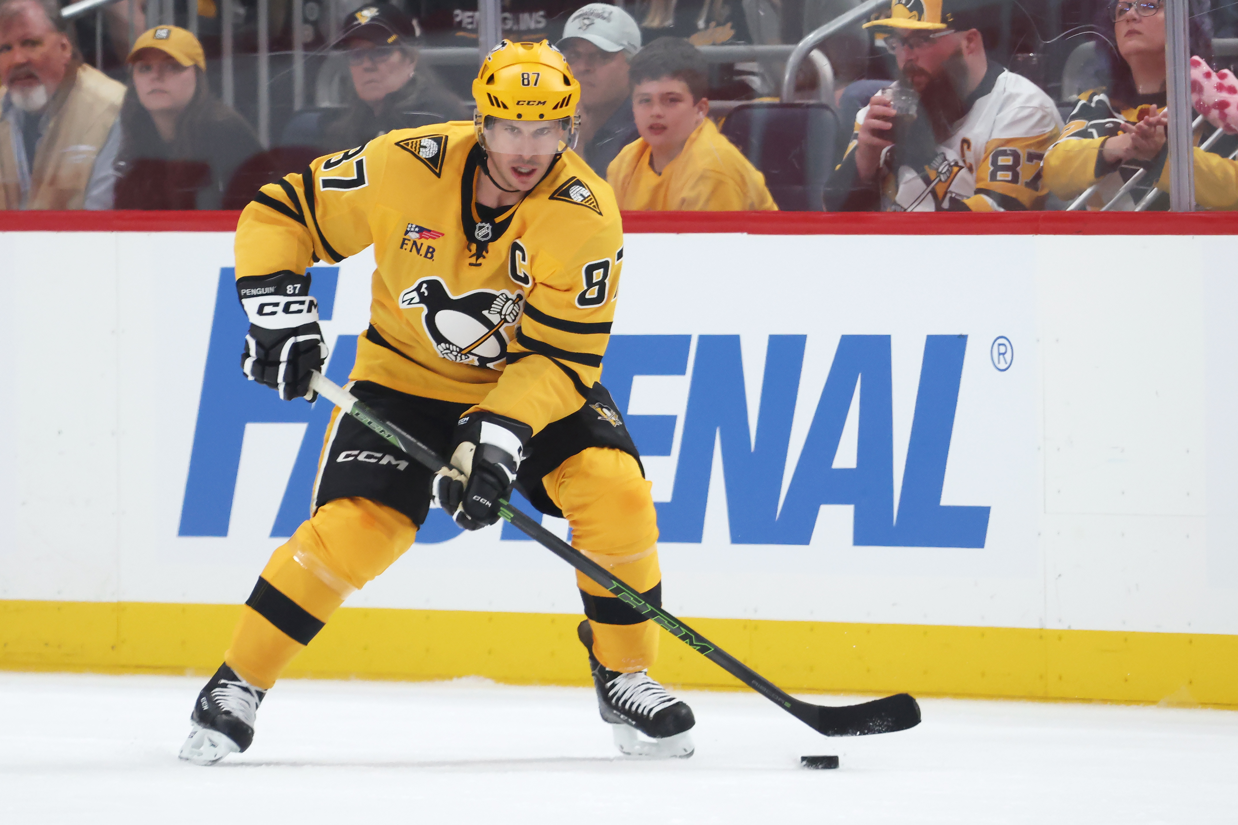 Pittsburgh Penguins center Sidney Crosby - who's featured in my Penguins vs. Flyers prediction - handles the puck. 