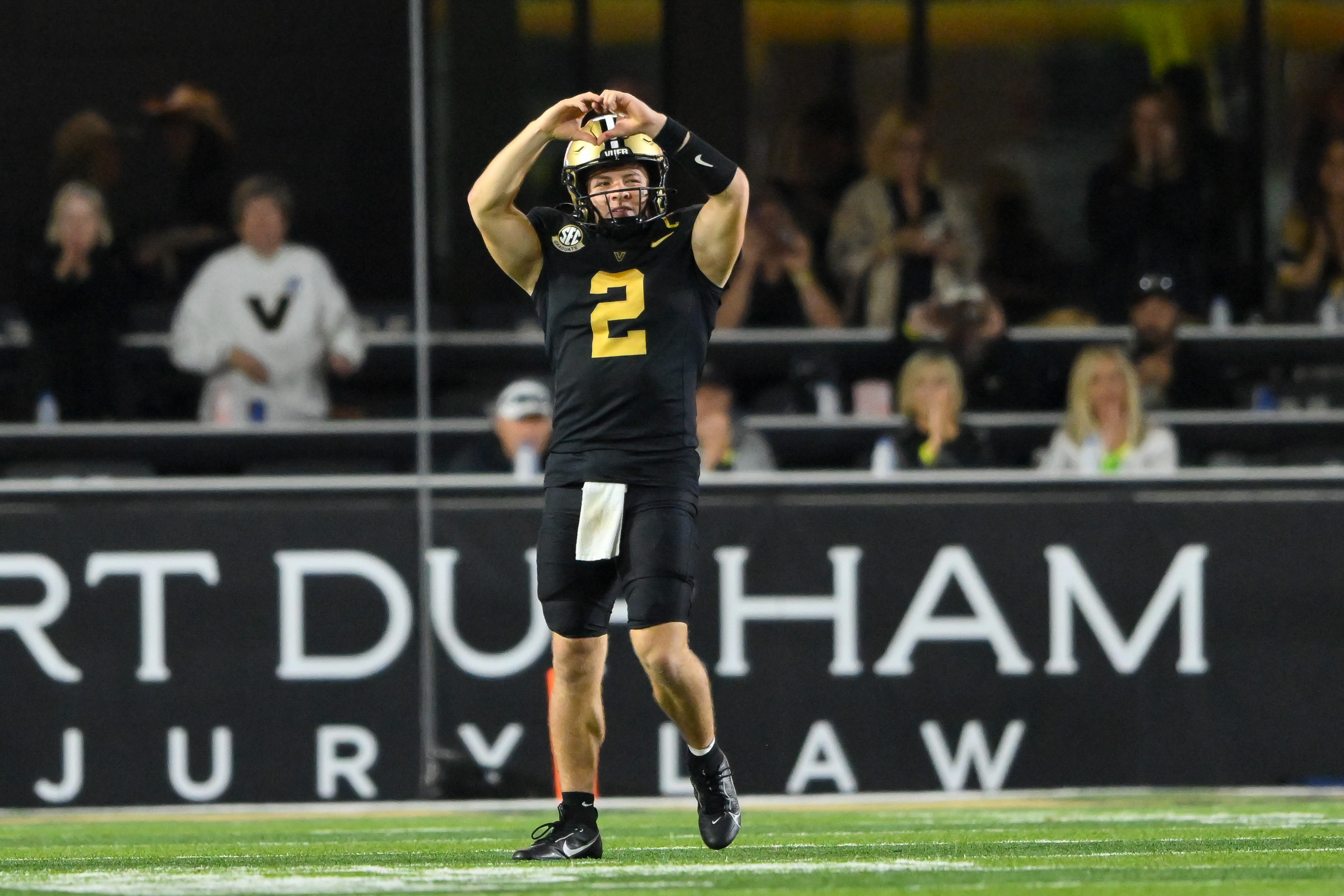 Heisman Trophy Odds Race: How to Bet Fernando Mendoza vs. Diego Pavia