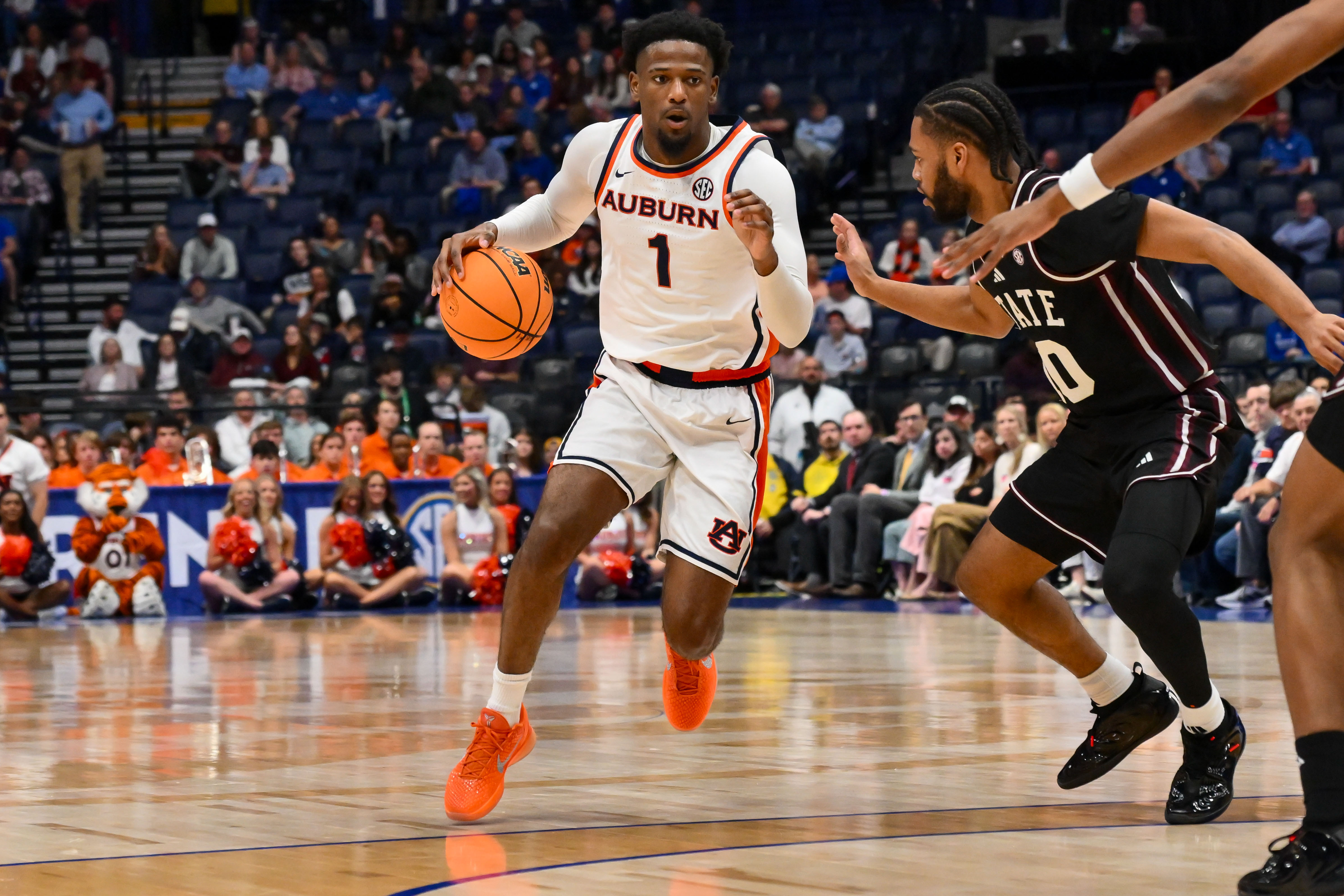 Auburn Tigers guard Kevin Overton (1), featured in our Nevada vs. Auburn prediction, drives to the basket.