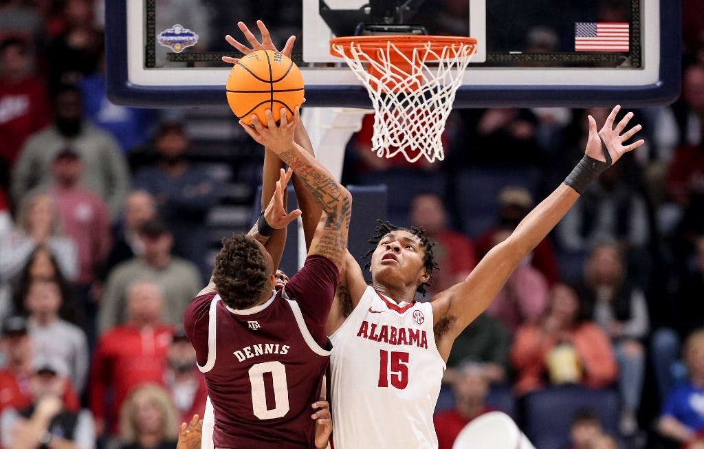 Noah Clowney of the Alabama Crimson Tide as we look at the top March Madness betting trends.