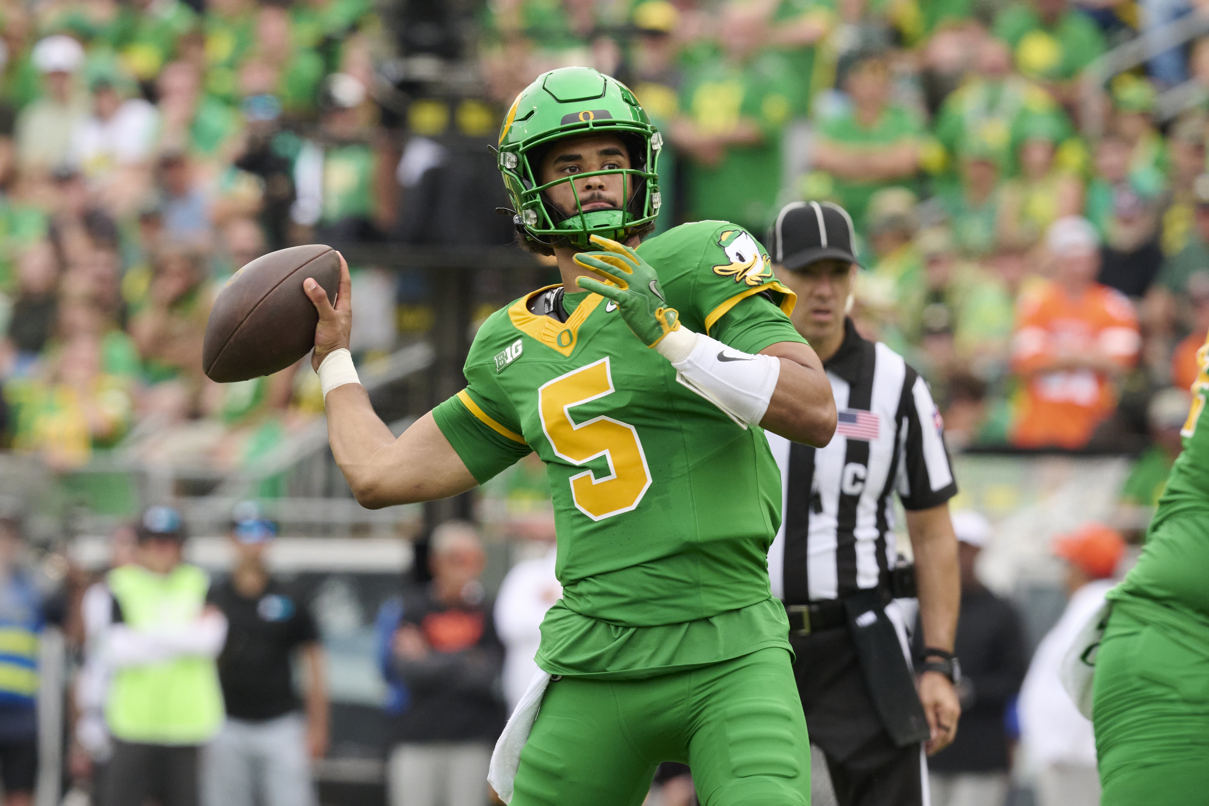 Oregon's Dante Moore is the focus of one of our favorite college football player props for today's CFP games.