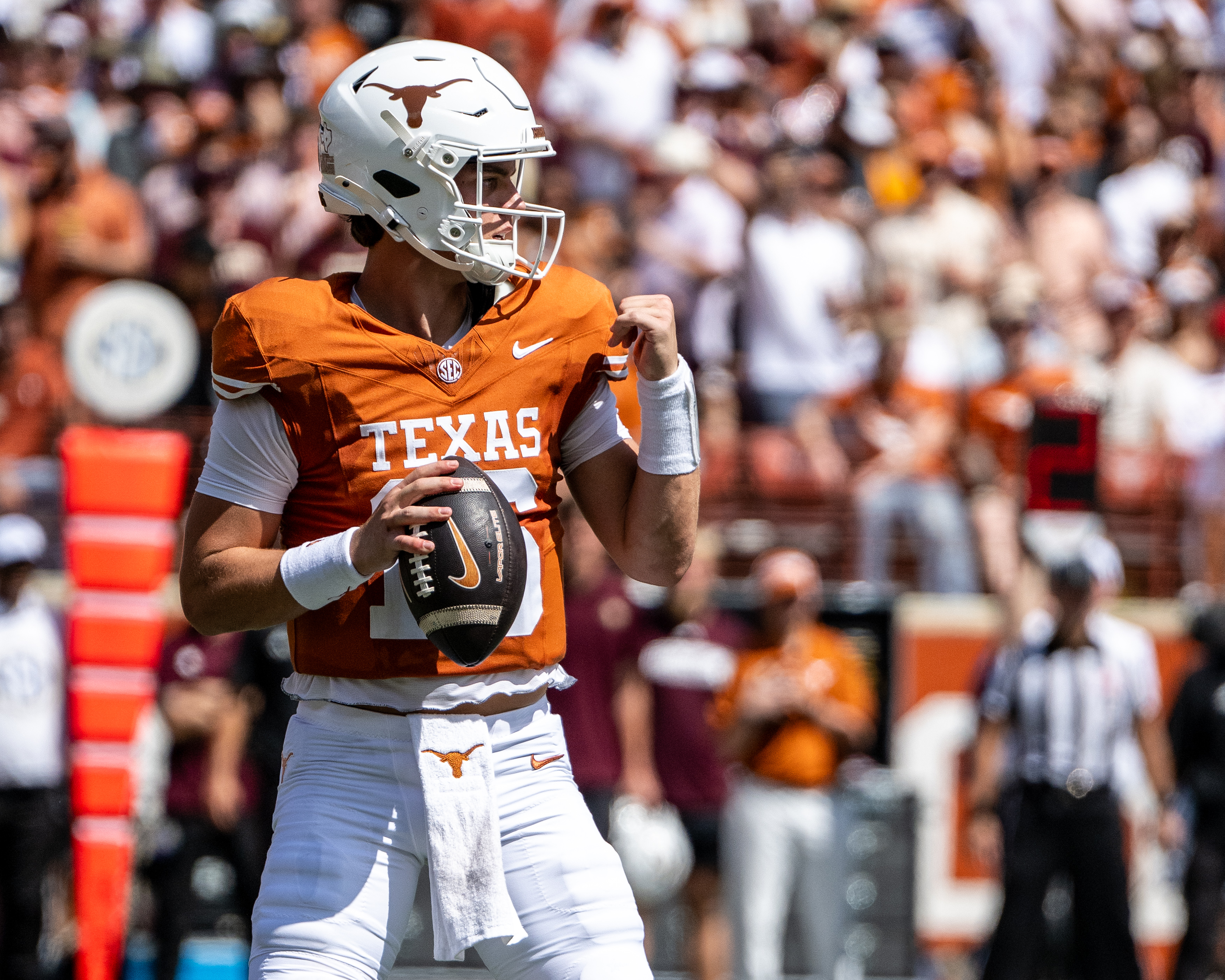 Arch Manning's Texas Longhorns are featured in the College Football Week 2 AI Predictions. Credit Image: © Robert Backman/Cal Sport.