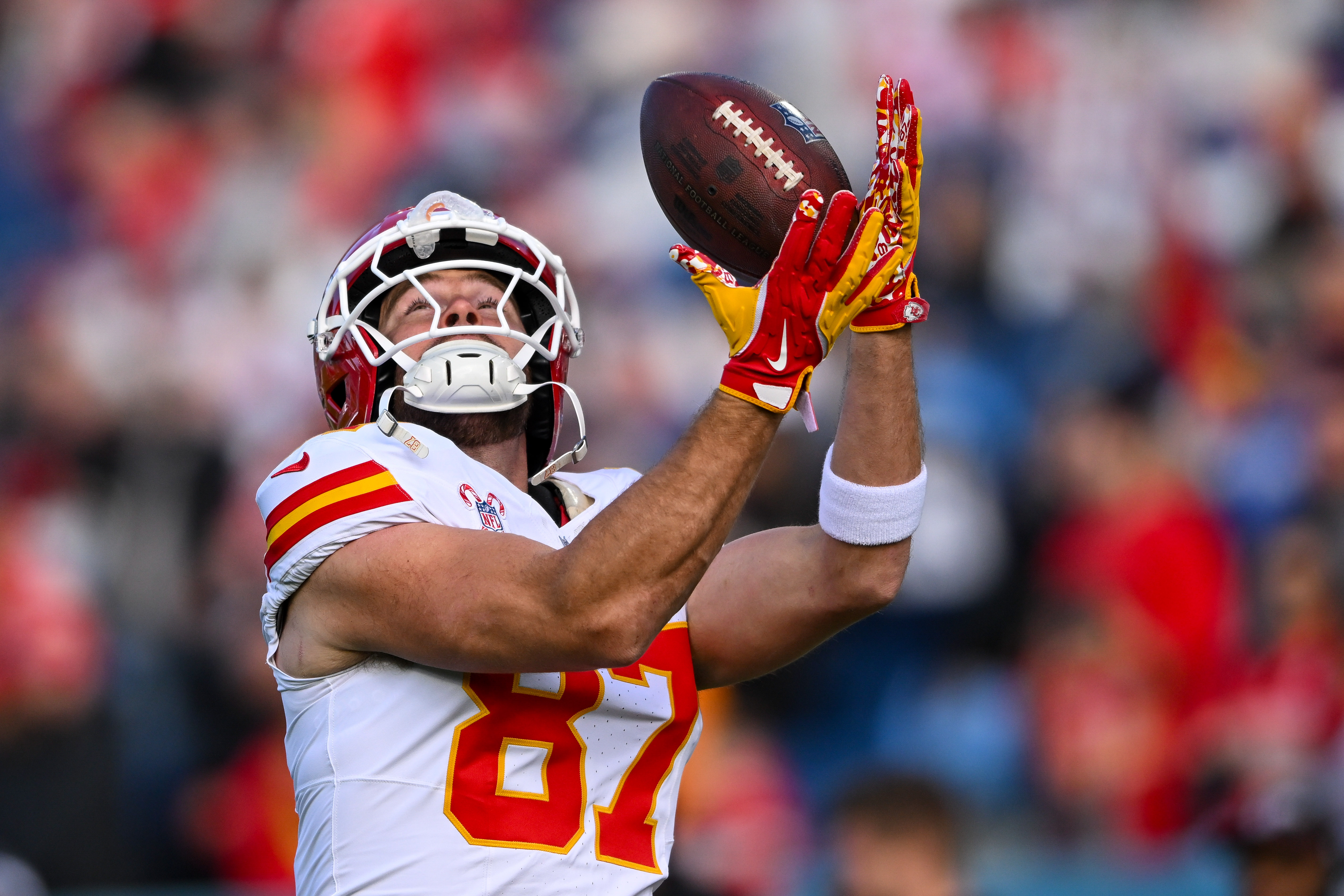 Kansas City Chiefs tight end Travis Kelce - who's featured in our Broncos vs. Chiefs Same-Game Parlay for Christmas Day - makes a catch. 