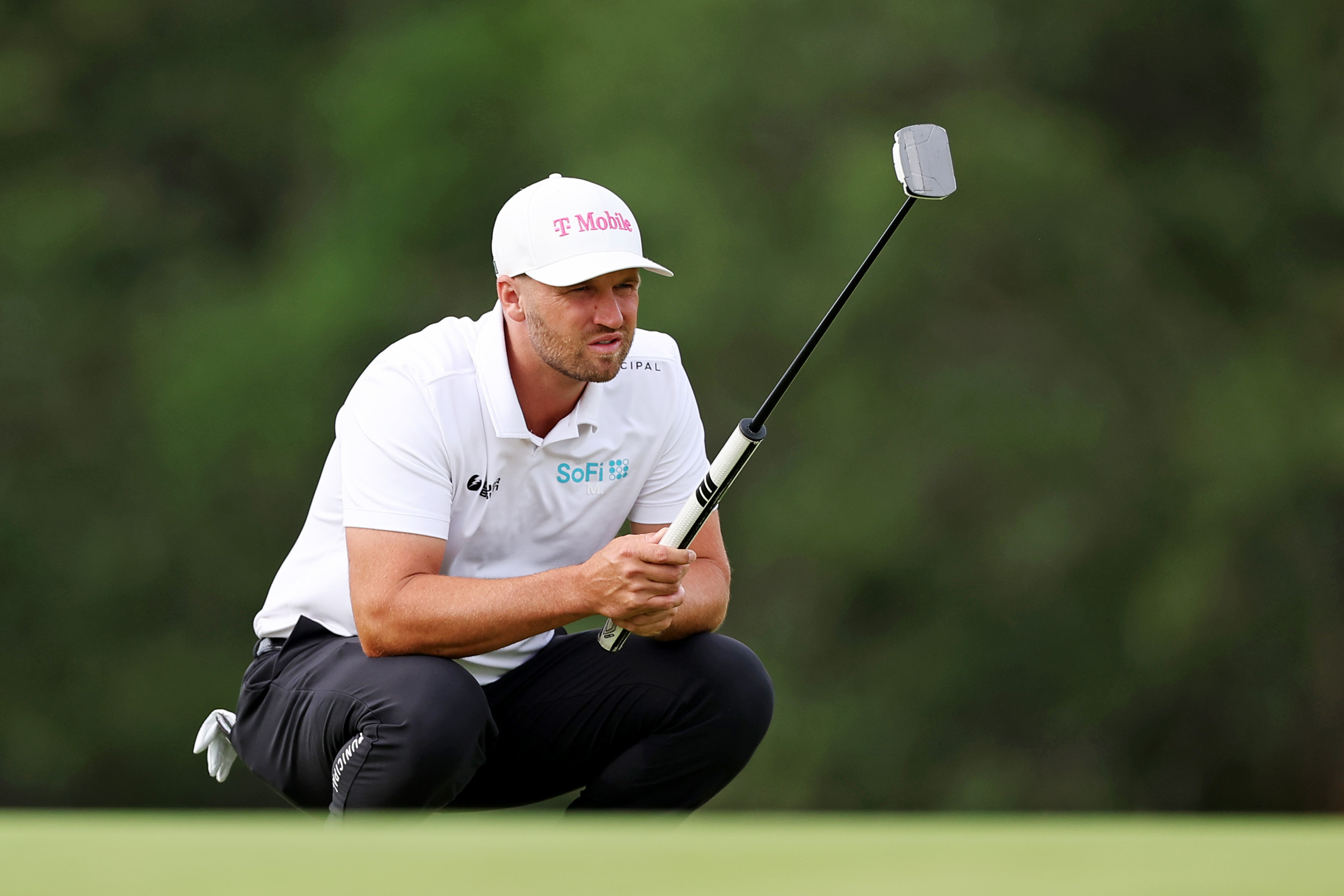 Wyndham Clark lines up his shot as we break down our U.S. Open Third-Round Leader prediction & odds.
