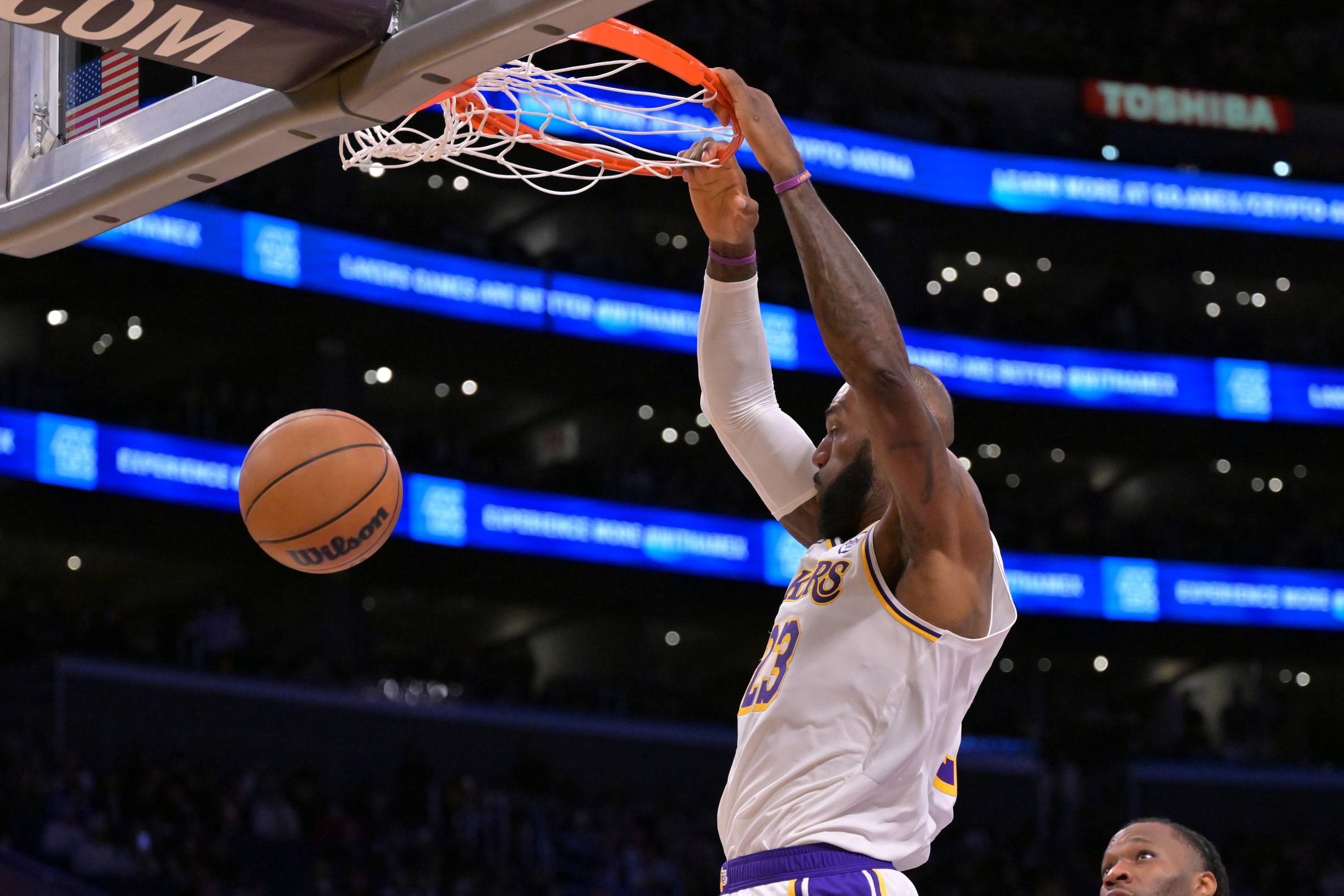 Los Angeles Lakers forward Lebron James (23) dunks as we break down our Grizzlies vs. Lakers player props.